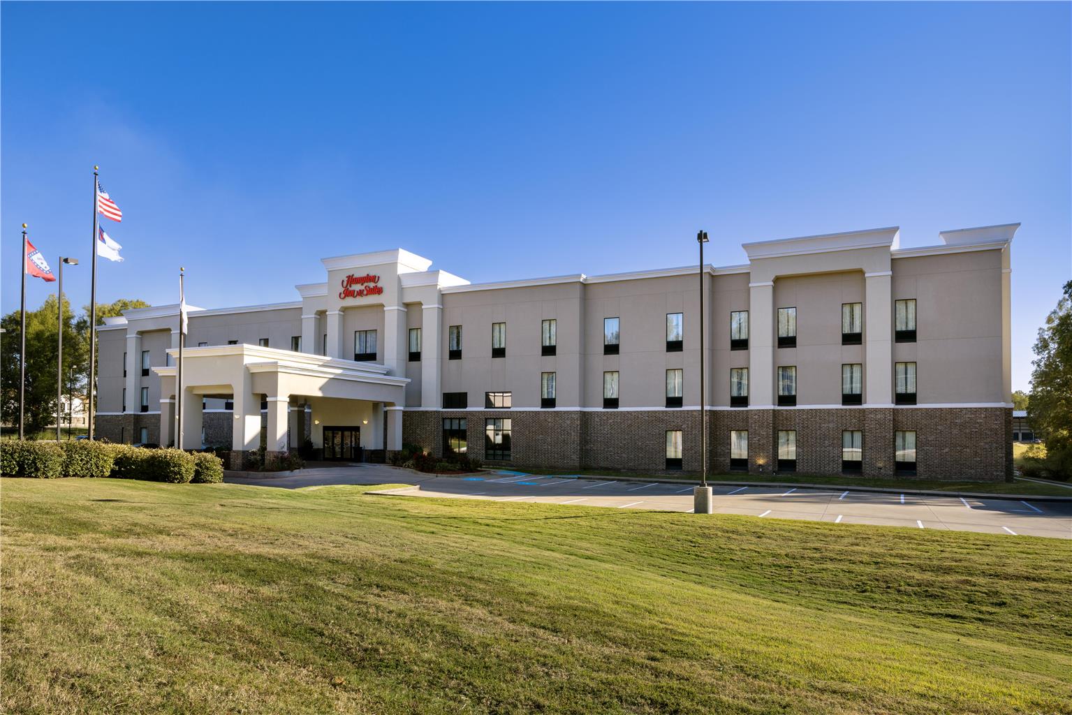Hampton Inn &amp; Suites Hope Logo