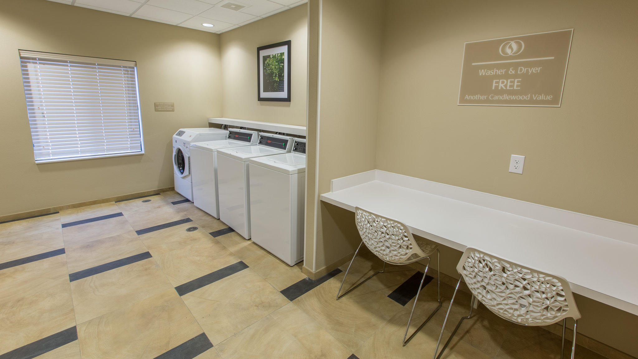 Candlewood Suites Overland Park - W 135th St. Photo