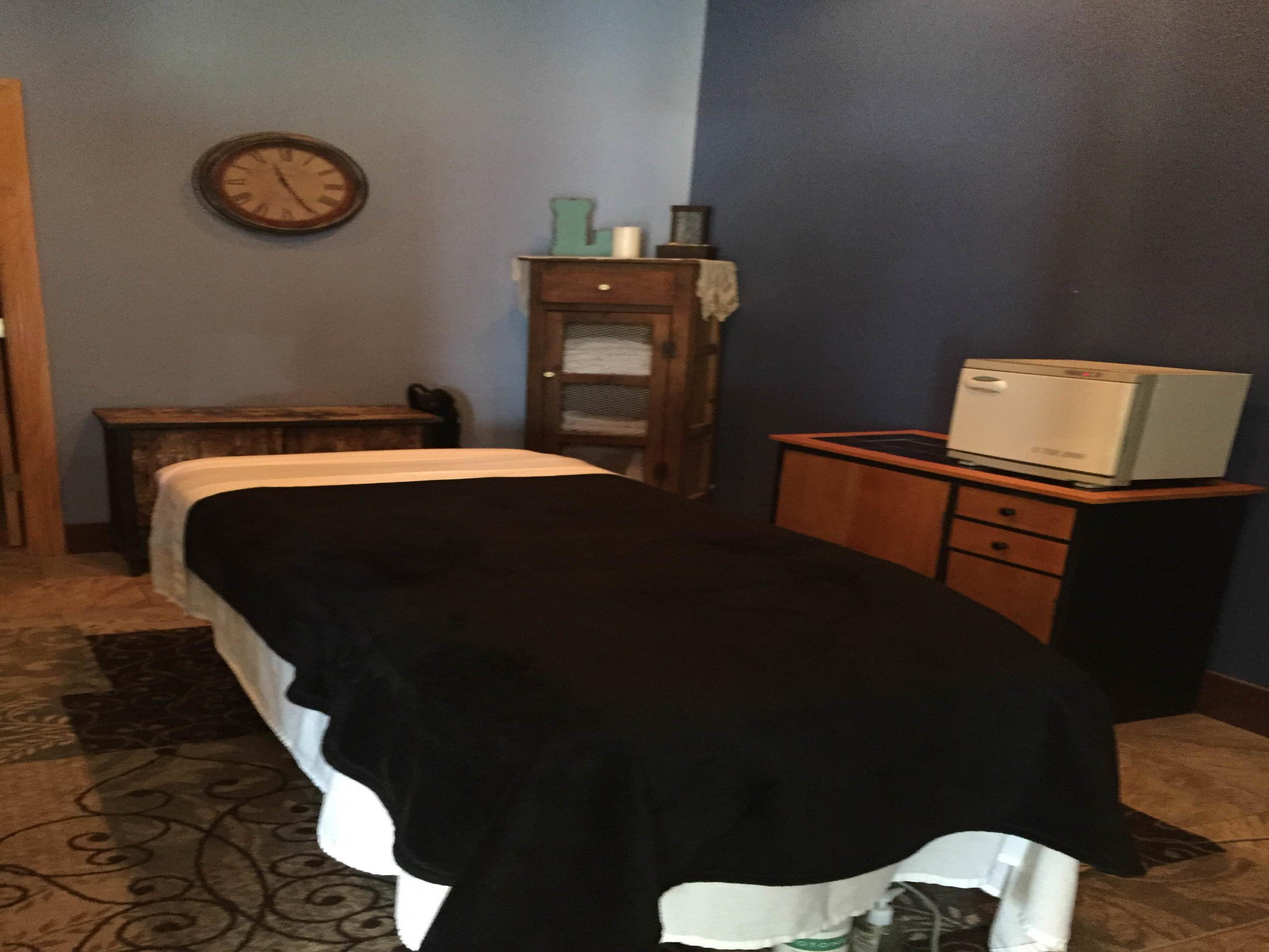 Chantilly Lace Massage Image