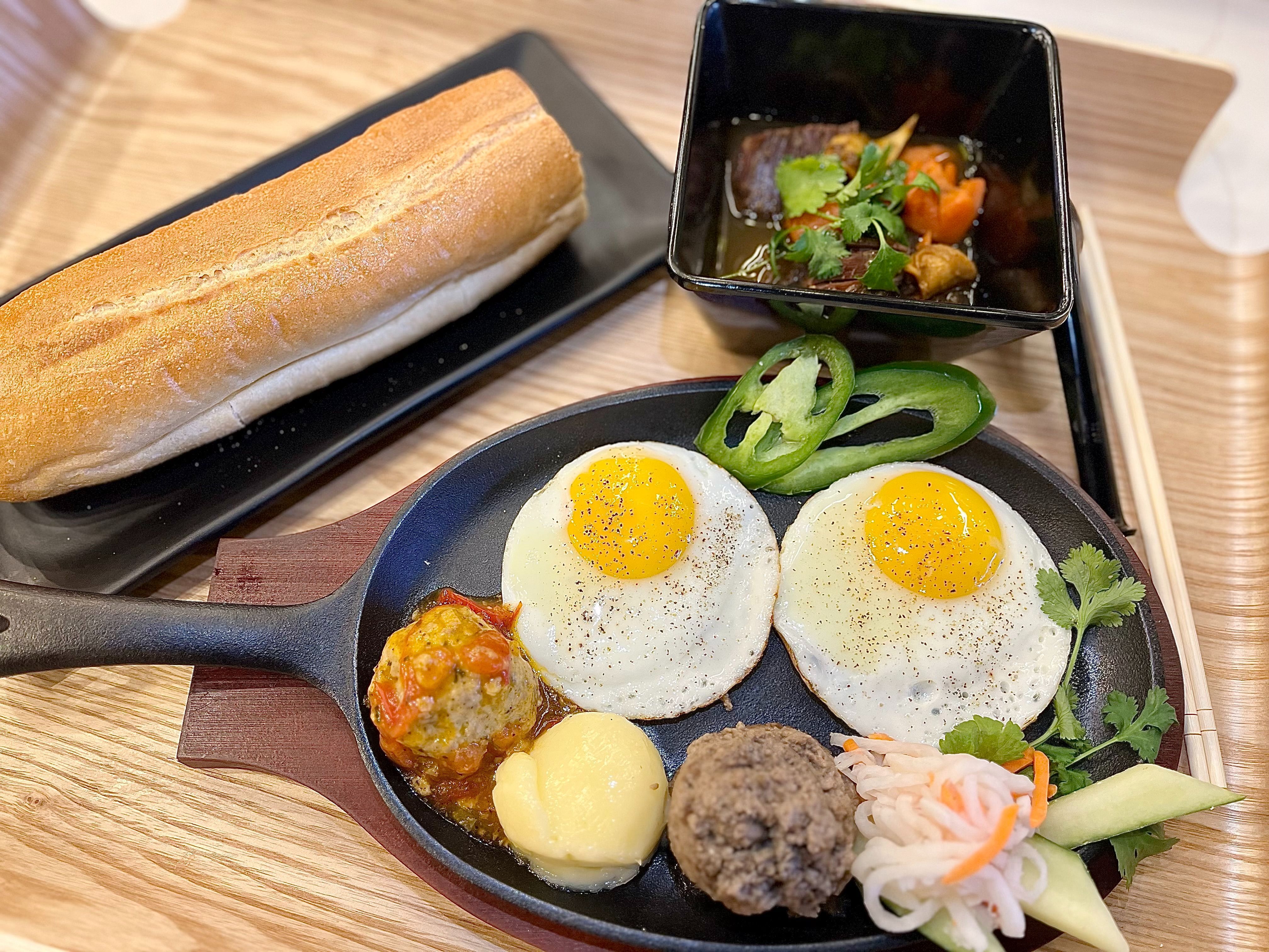 Banh Mi 2-Eggs Grand Slam (Ốp La 2 Trứng, Pate, Bơ, Xíu Mại, Bò Kho)