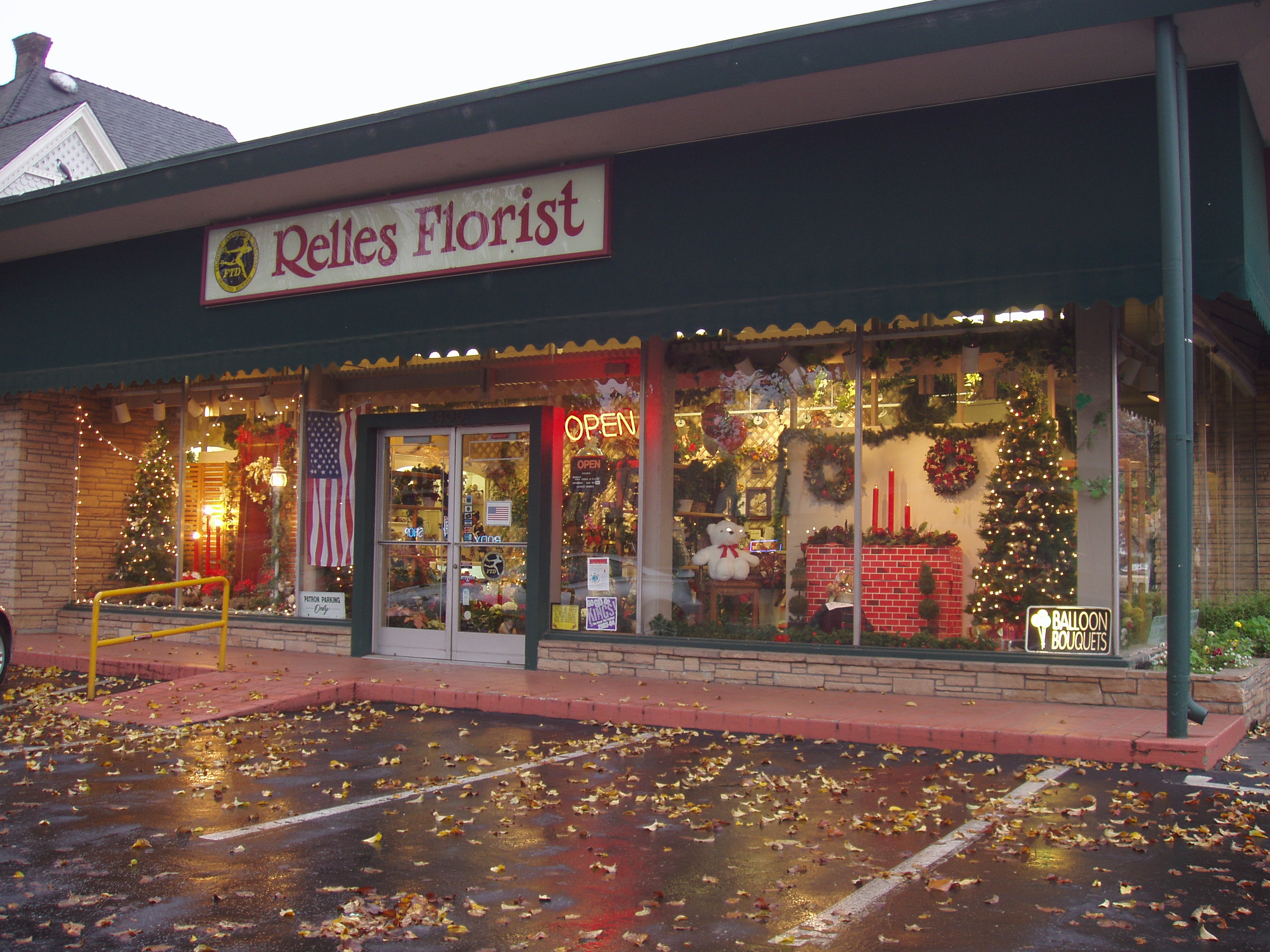 Relles Florist Logo
