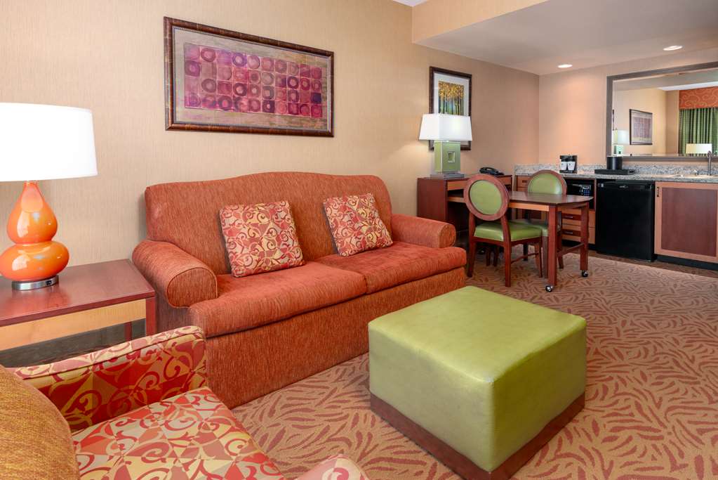 Embassy Suites by Hilton Omaha La Vista Hotel & Conference Center Image