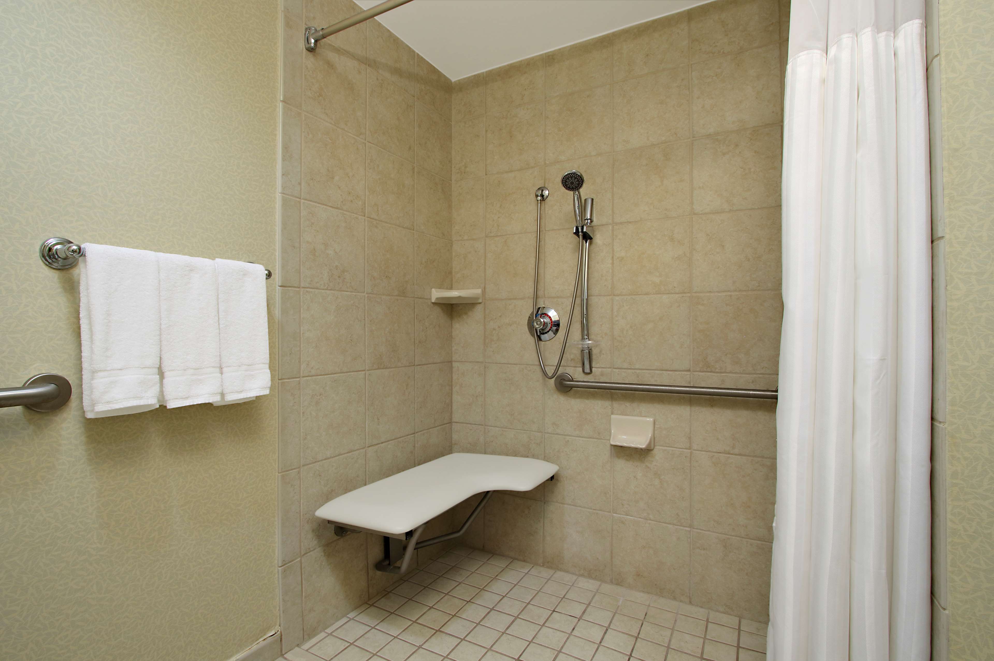 Guest room bath