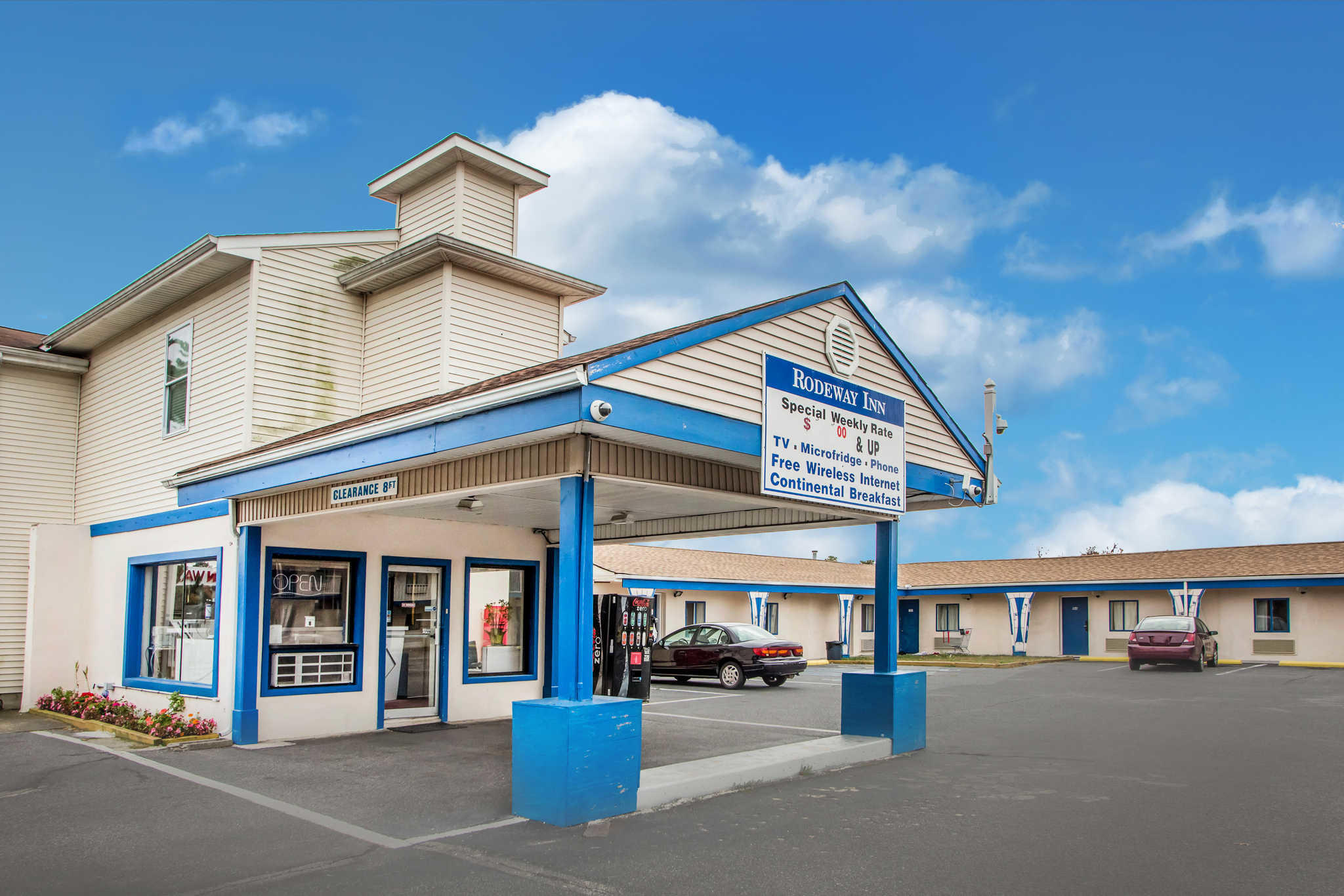 Rodeway Inn Parkway Logo