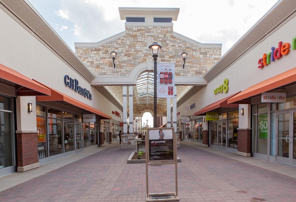 HANES BRANDS - 3965 Eagan Outlets Pkwy, Saint Paul, Minnesota