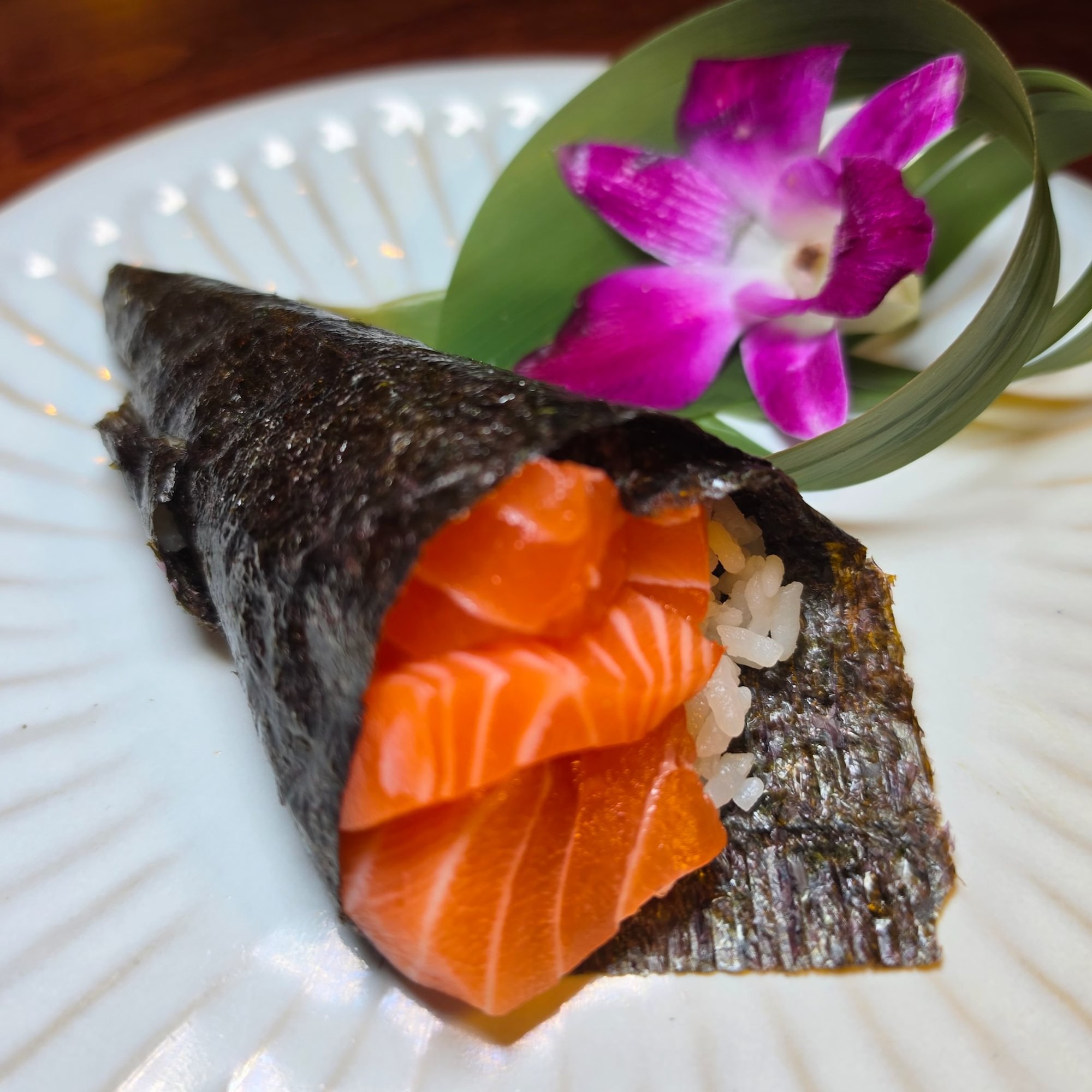 Salmon Handroll