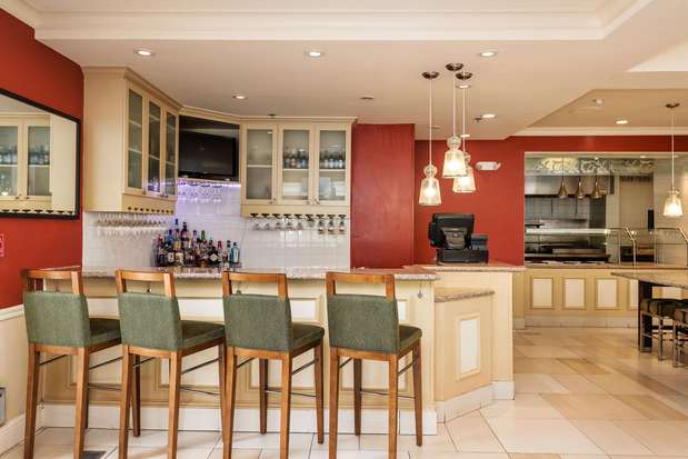 Images Hilton Garden Inn Overland Park