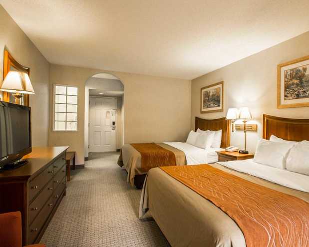 Images Rodeway Inn & Suites On The River