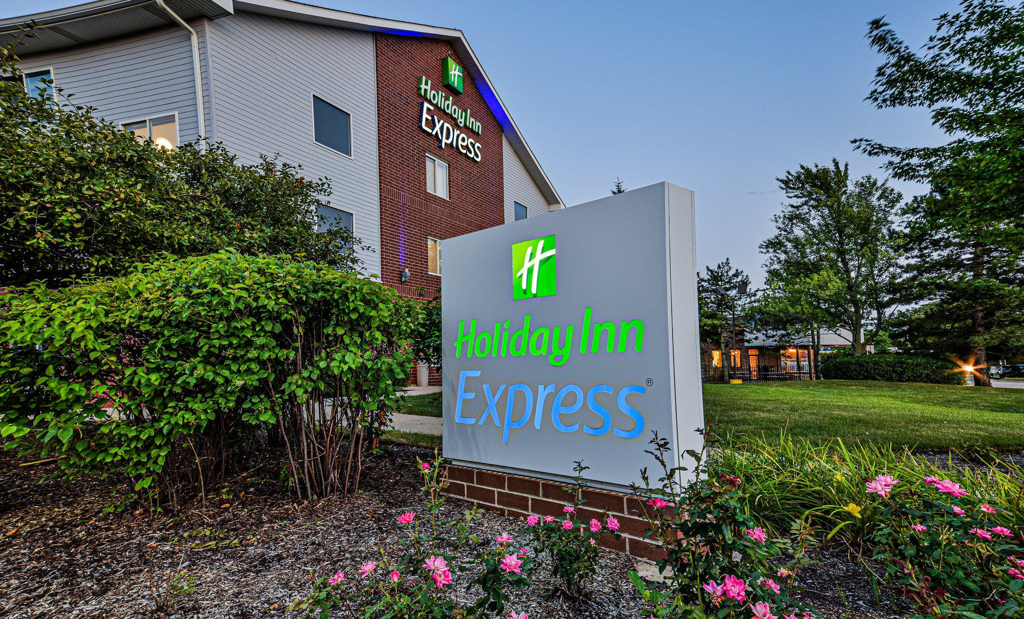 Holiday Inn Express Chicago NW-Vernon Hills Photo