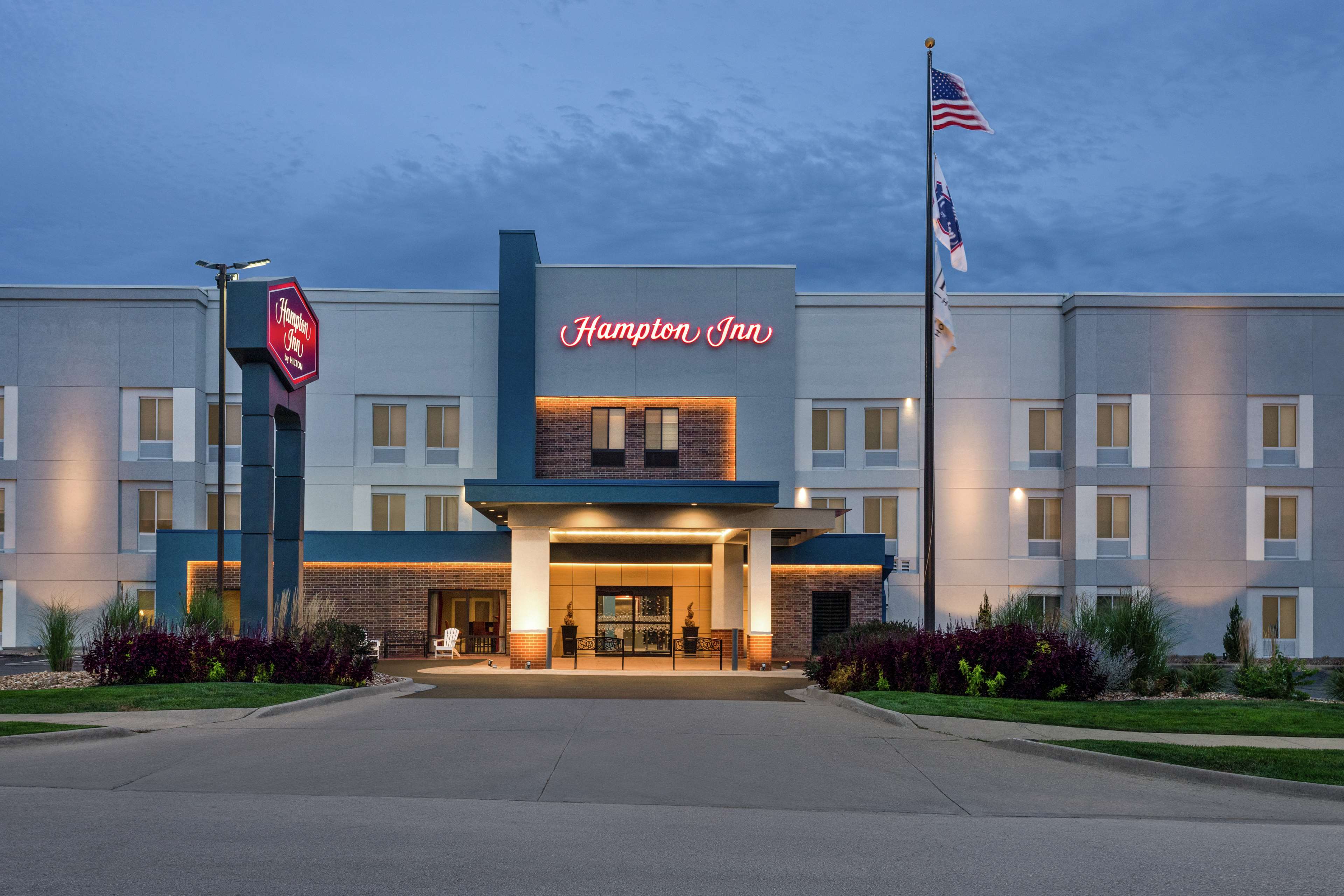 Hampton Inn Kansas City/Blue Springs, 900 NW South Outer Rd, Blue