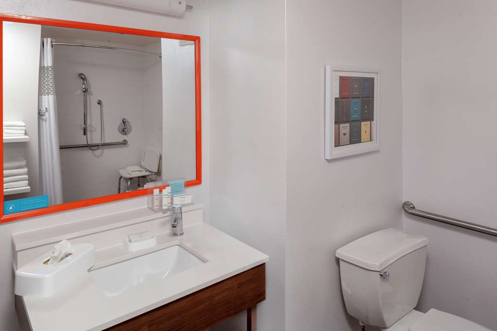 Hampton Inn Woodbridge Image