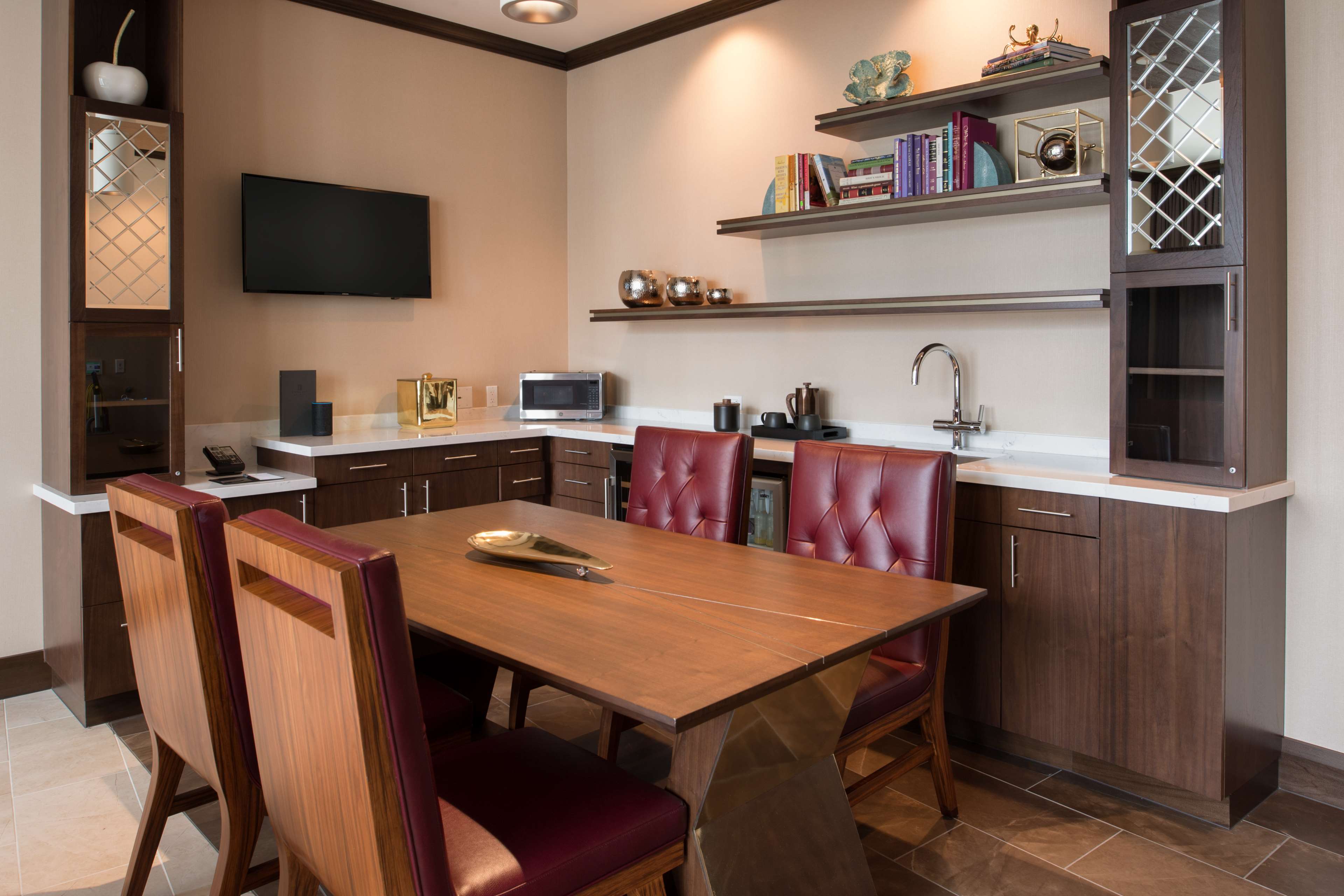 Embassy Suites by Hilton Seattle Downtown Pioneer Square Photo