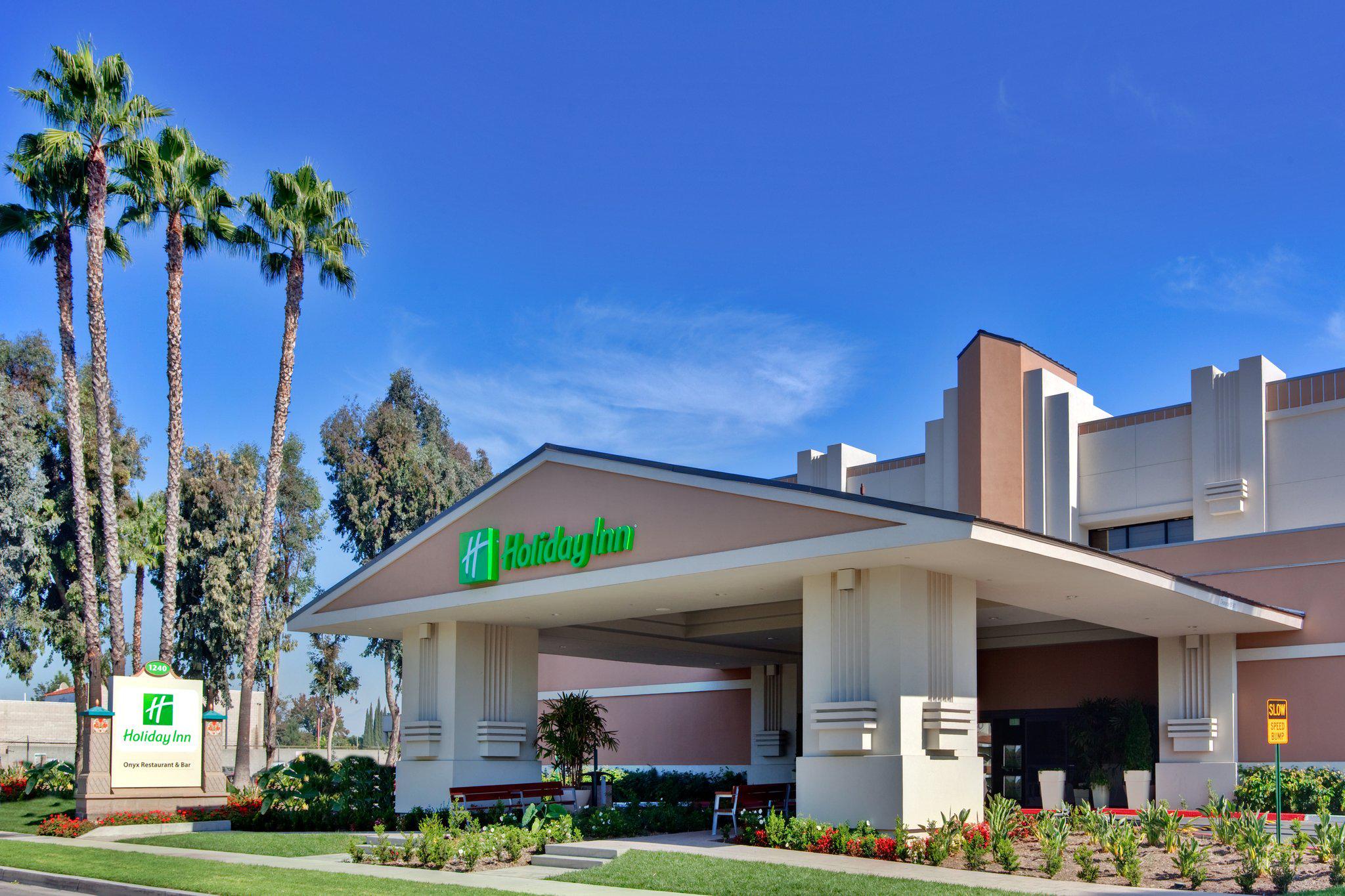 Holiday Inn & Suites Anaheim (1 Blk/Disneyland®) Photo