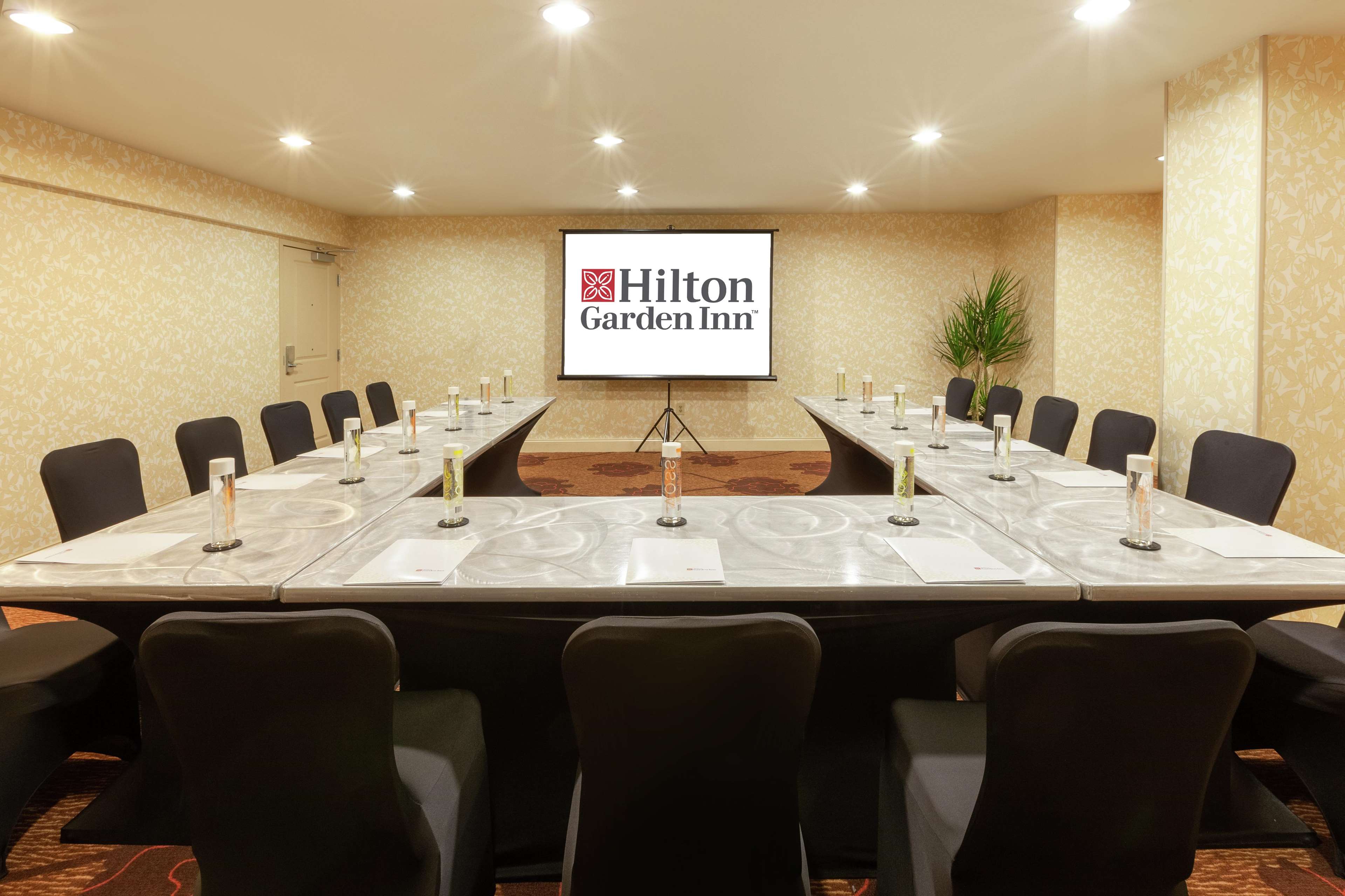 Hilton Garden Inn Pittsburgh University Place Photo