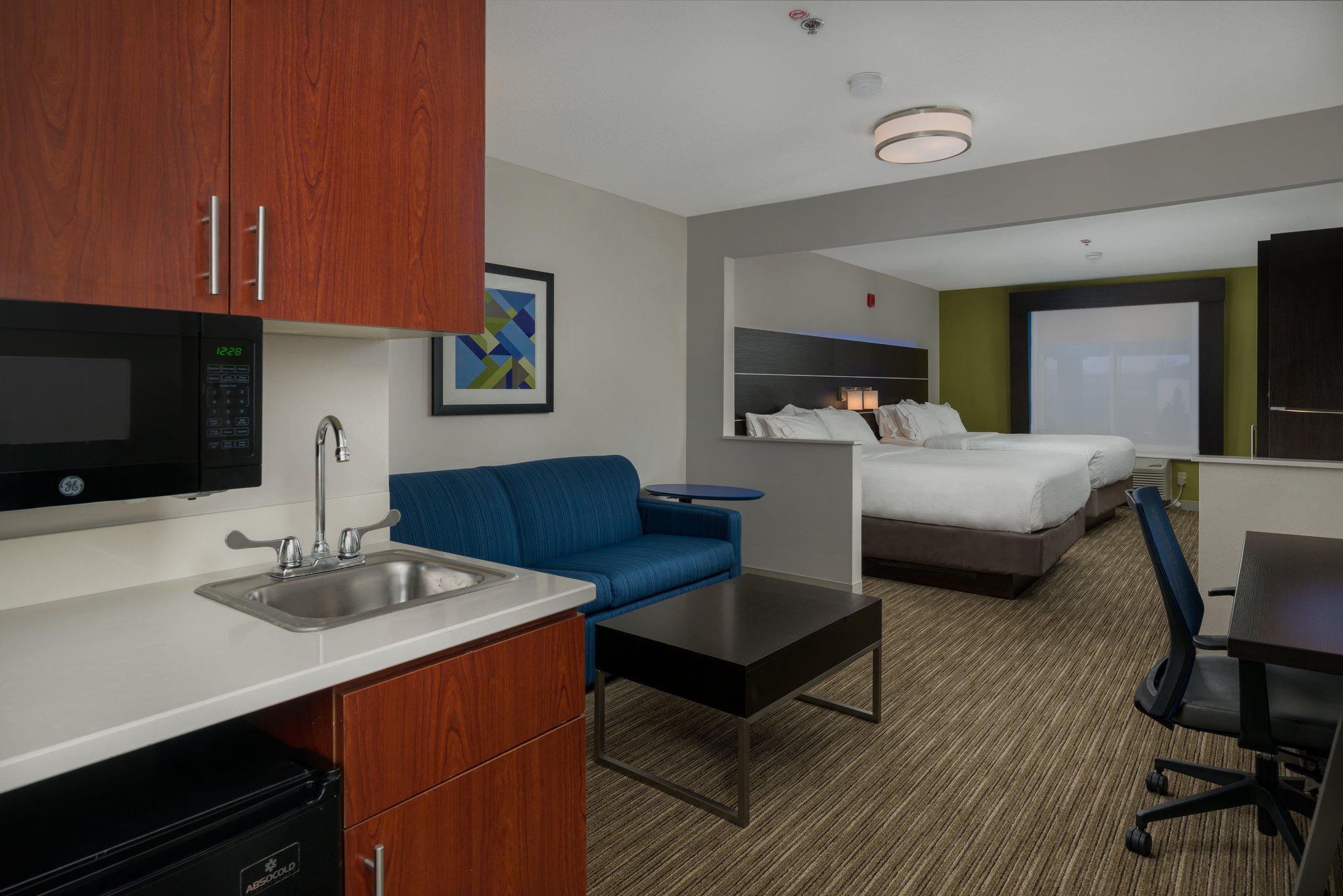 Holiday Inn Express & Suites Lawrence Photo