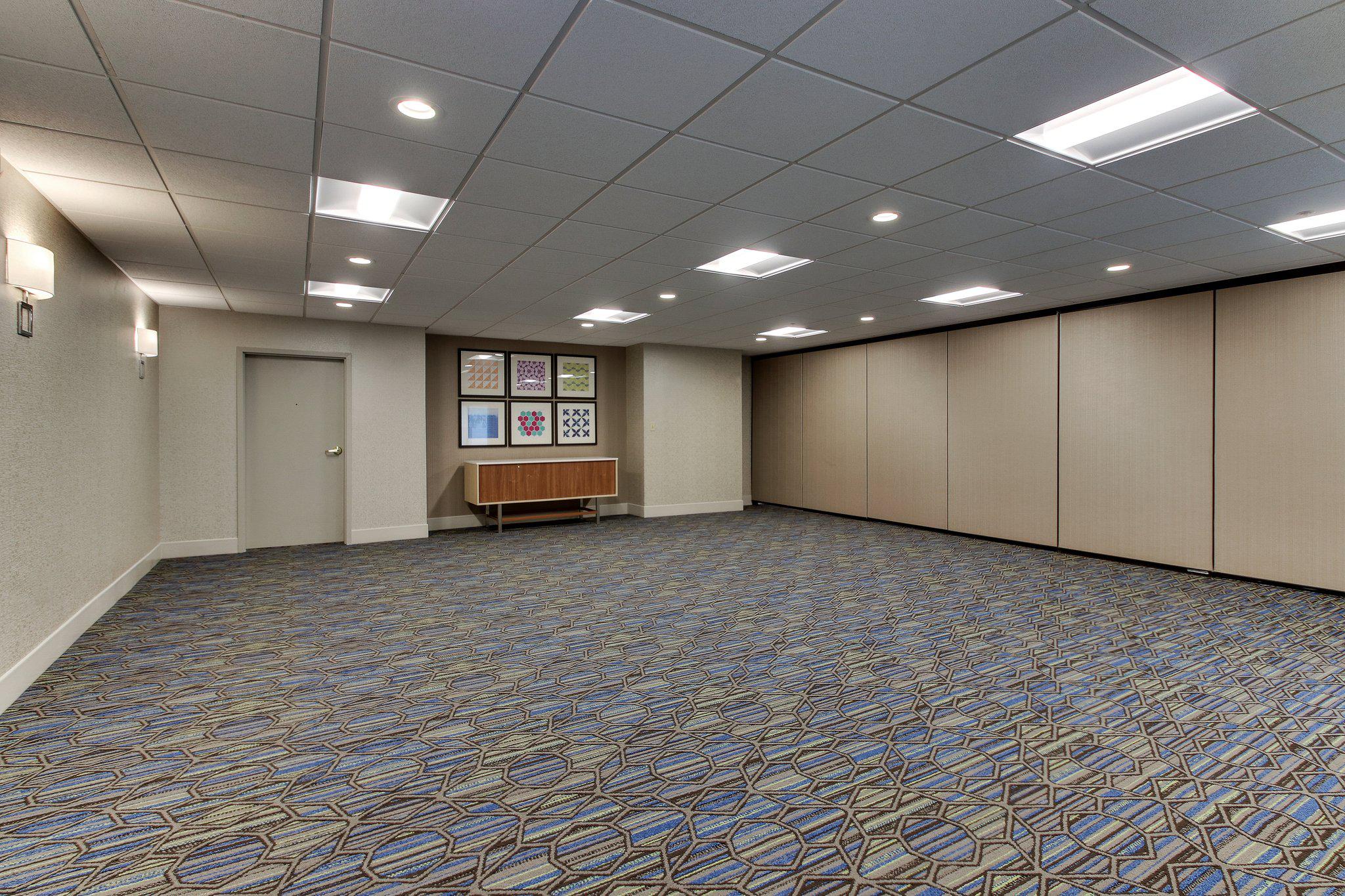 Holiday Inn Express & Suites Atlanta-Emory University Area Photo