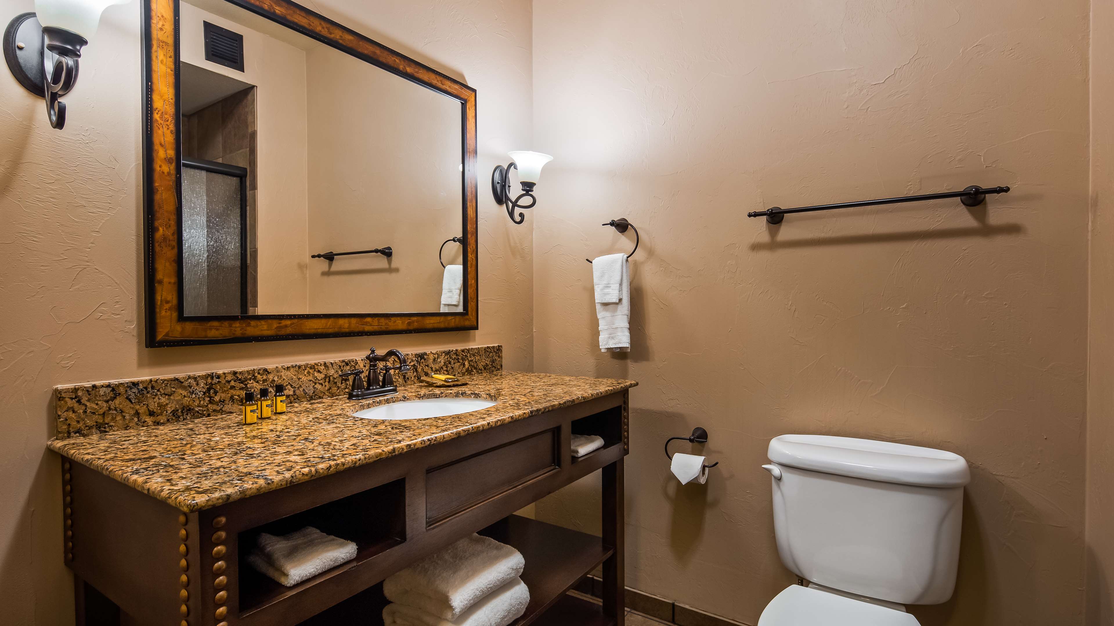 Best Western Plus Cimarron Hotel & Suites Photo