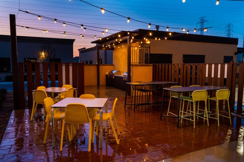 Home2 Suites by Hilton Bakersfield Image