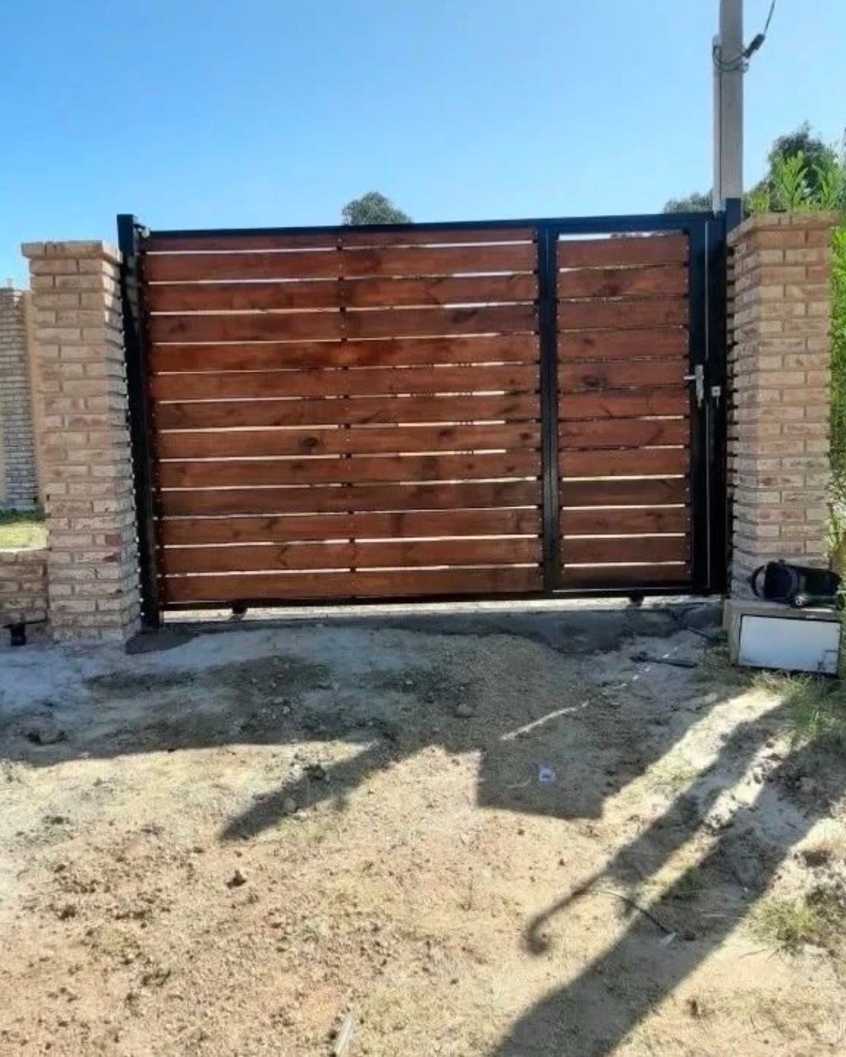 Top Rail Fence Pompano Beach Image