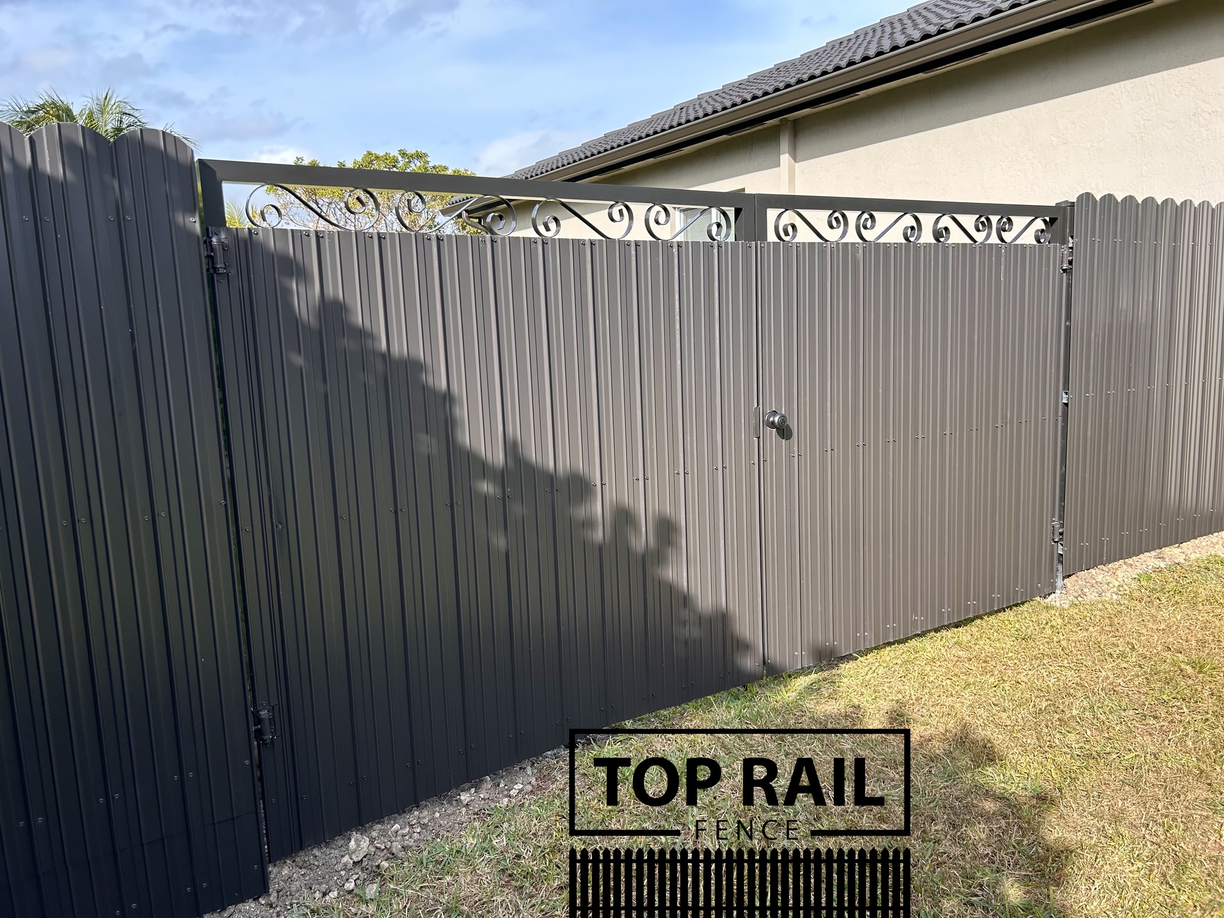 Top Rail Fence Pompano Beach Image