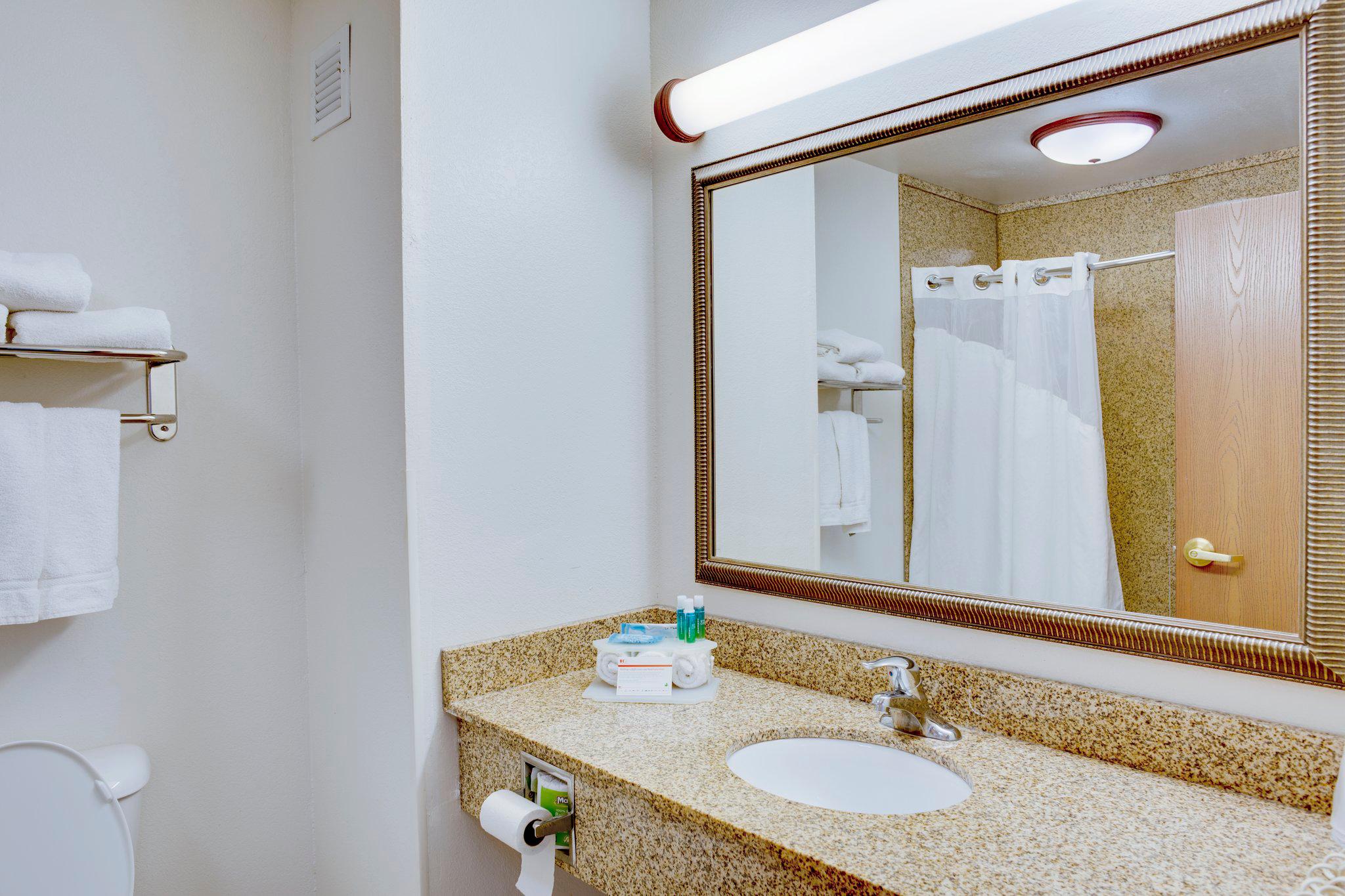 Holiday Inn Express & Suites Oklahoma City - Bethany Photo