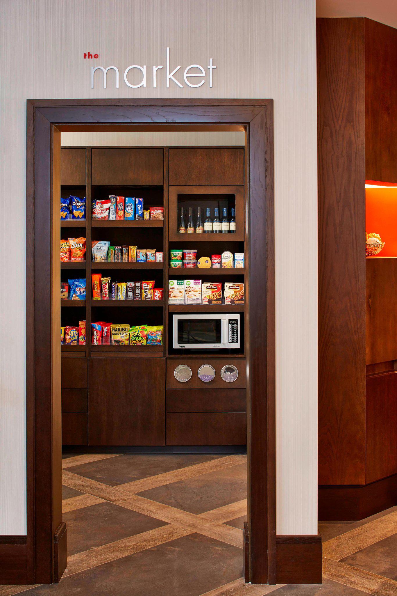 Courtyard by Marriott Lake George Photo