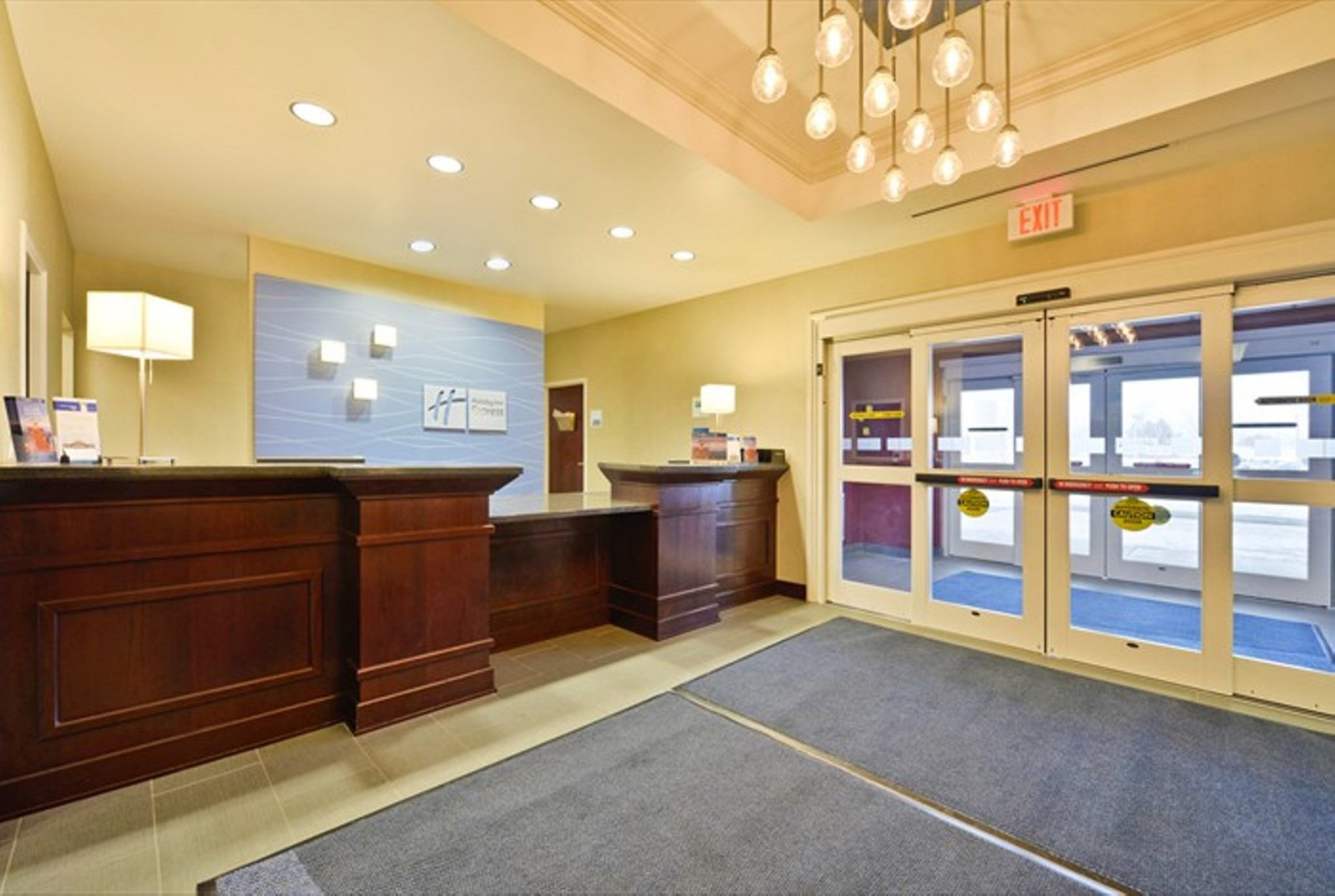Holiday Inn Express & Suites Utica by IHG Image