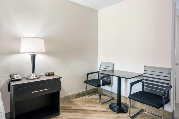 Images Clarion Inn & Suites