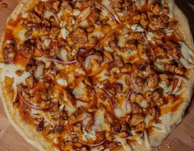 SM BUFFALO CHICKEN PIE PIZZA