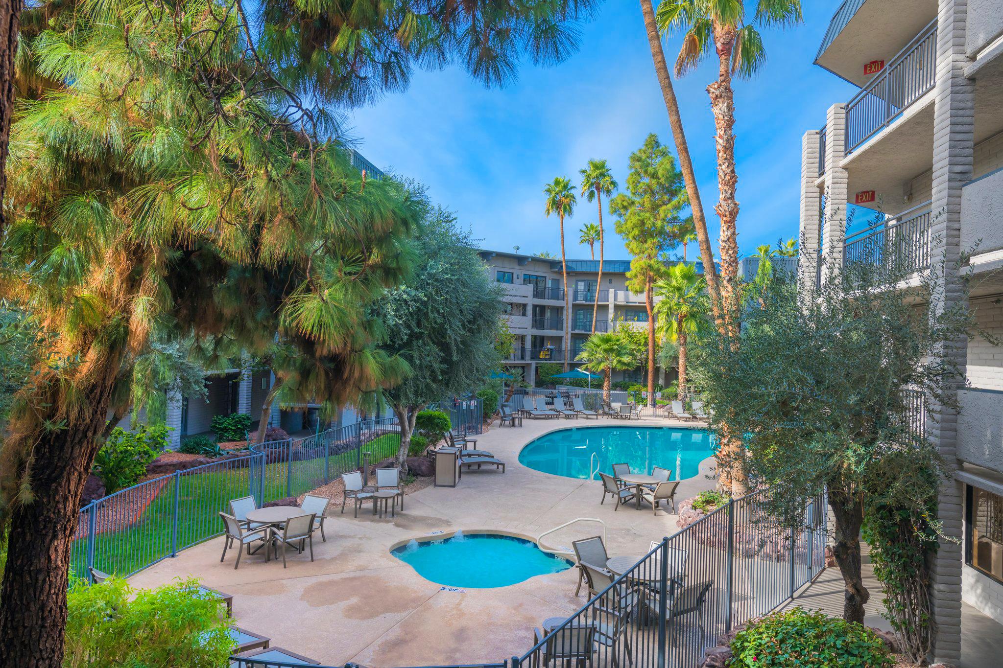 Holiday Inn & Suites Phoenix Airport North Photo