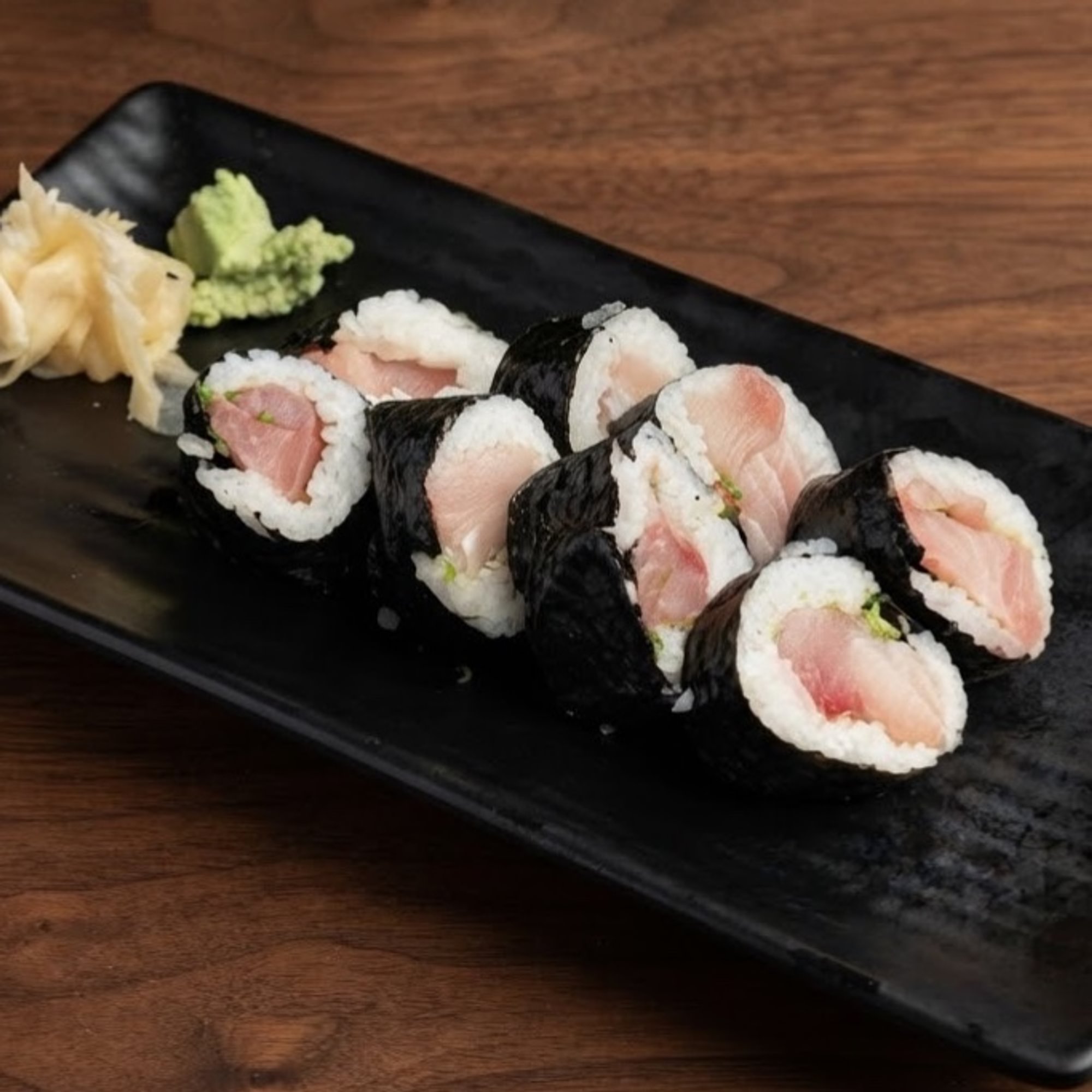 Hamachi Roll