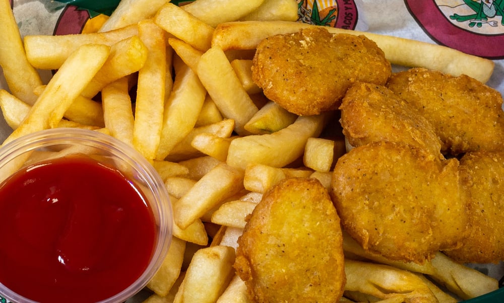 CHICKEN NUGGETS W/FRIES