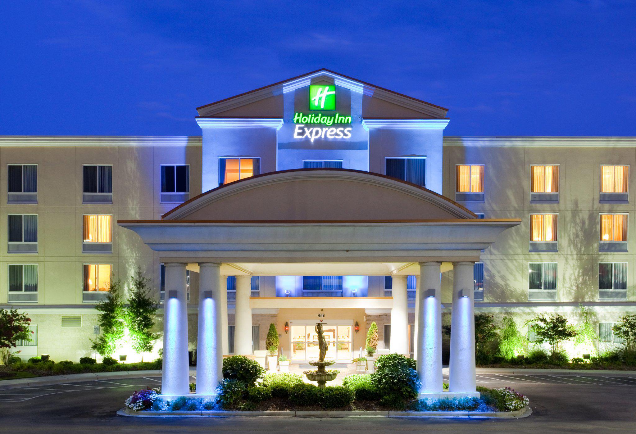 Holiday Inn Express & Suites Concord Photo