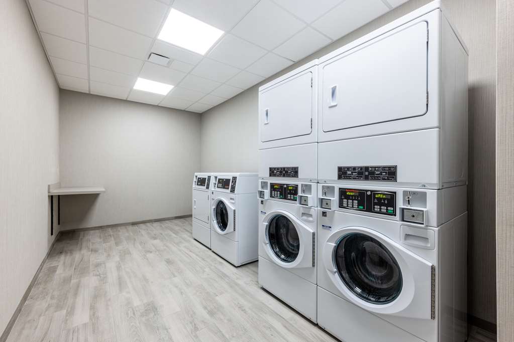 Hampton Inn Kansas City Southeast Image