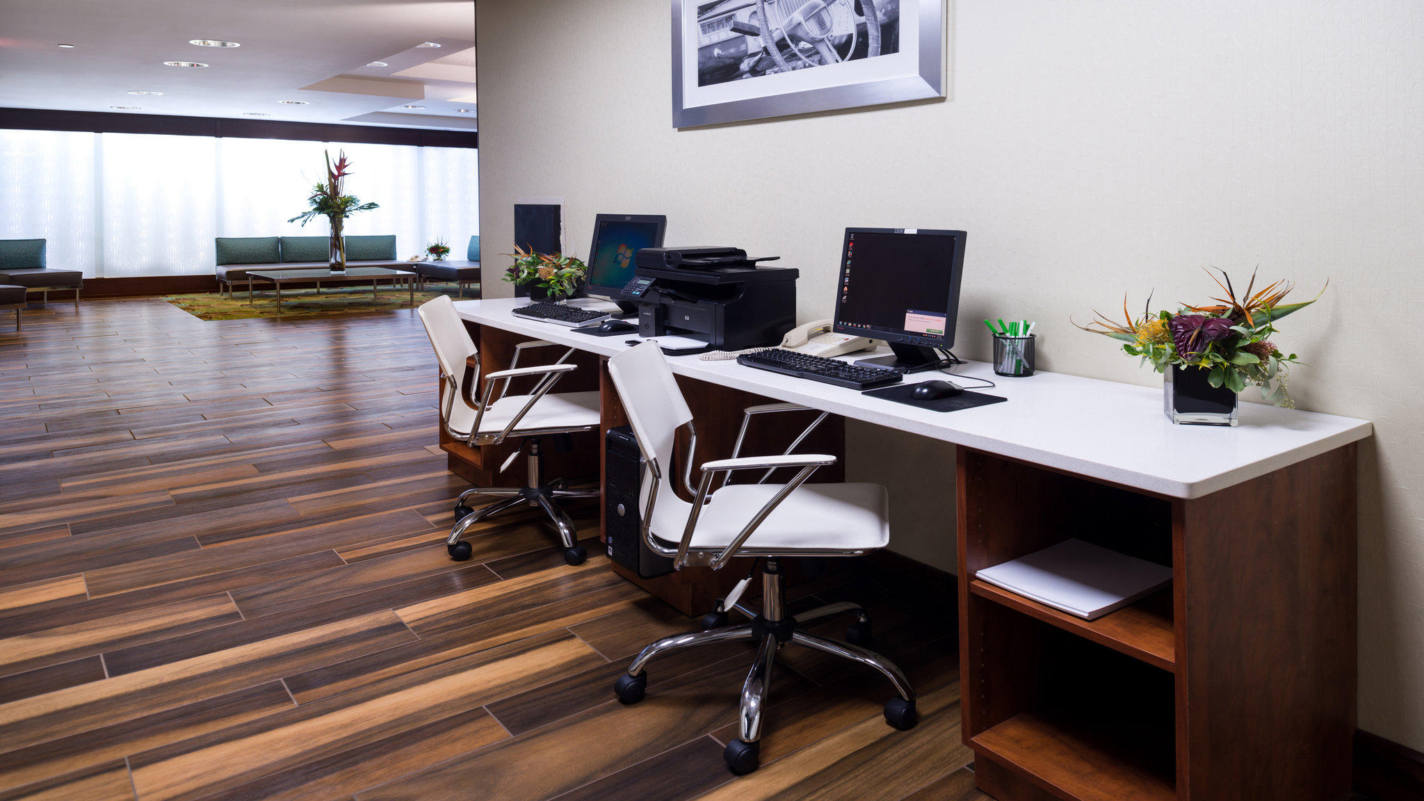 Holiday Inn & Suites Warren by IHG Image