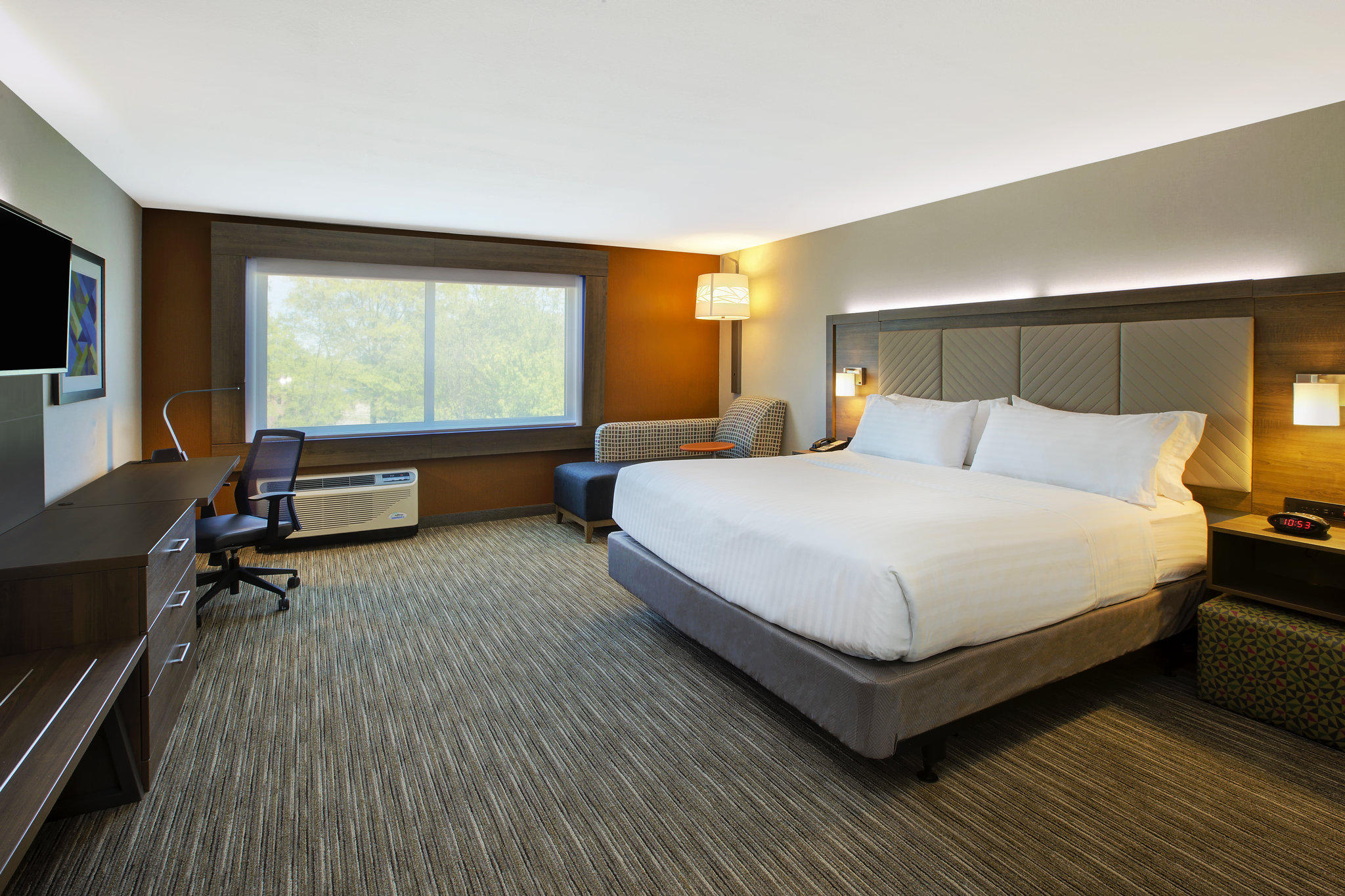 Holiday Inn Express & Suites New Castle Photo