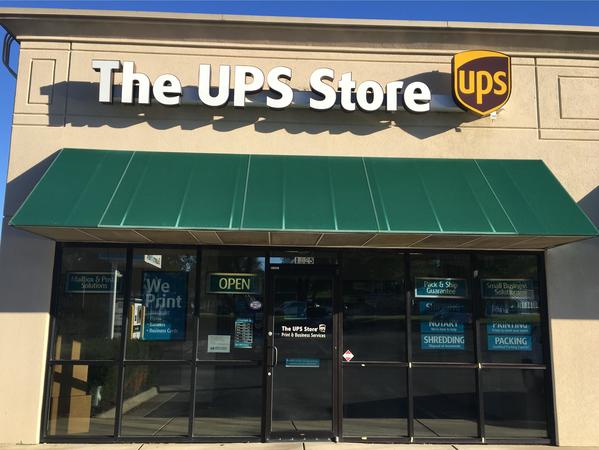 Facade of The UPS Store Springfield