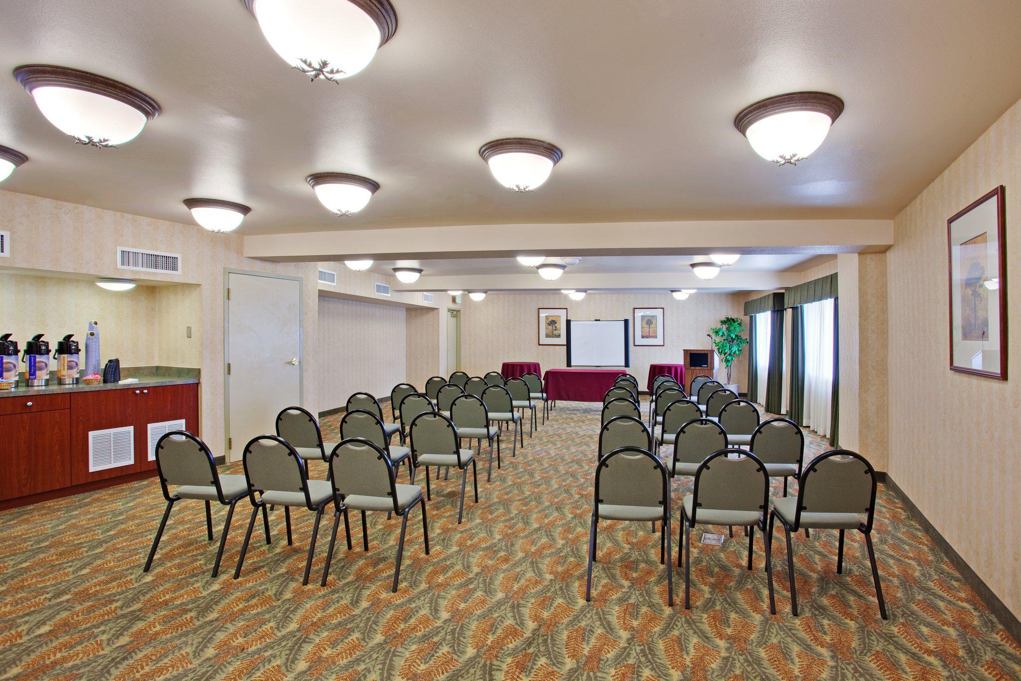 Holiday Inn Express & Suites Garden Grove-Anaheim South Photo