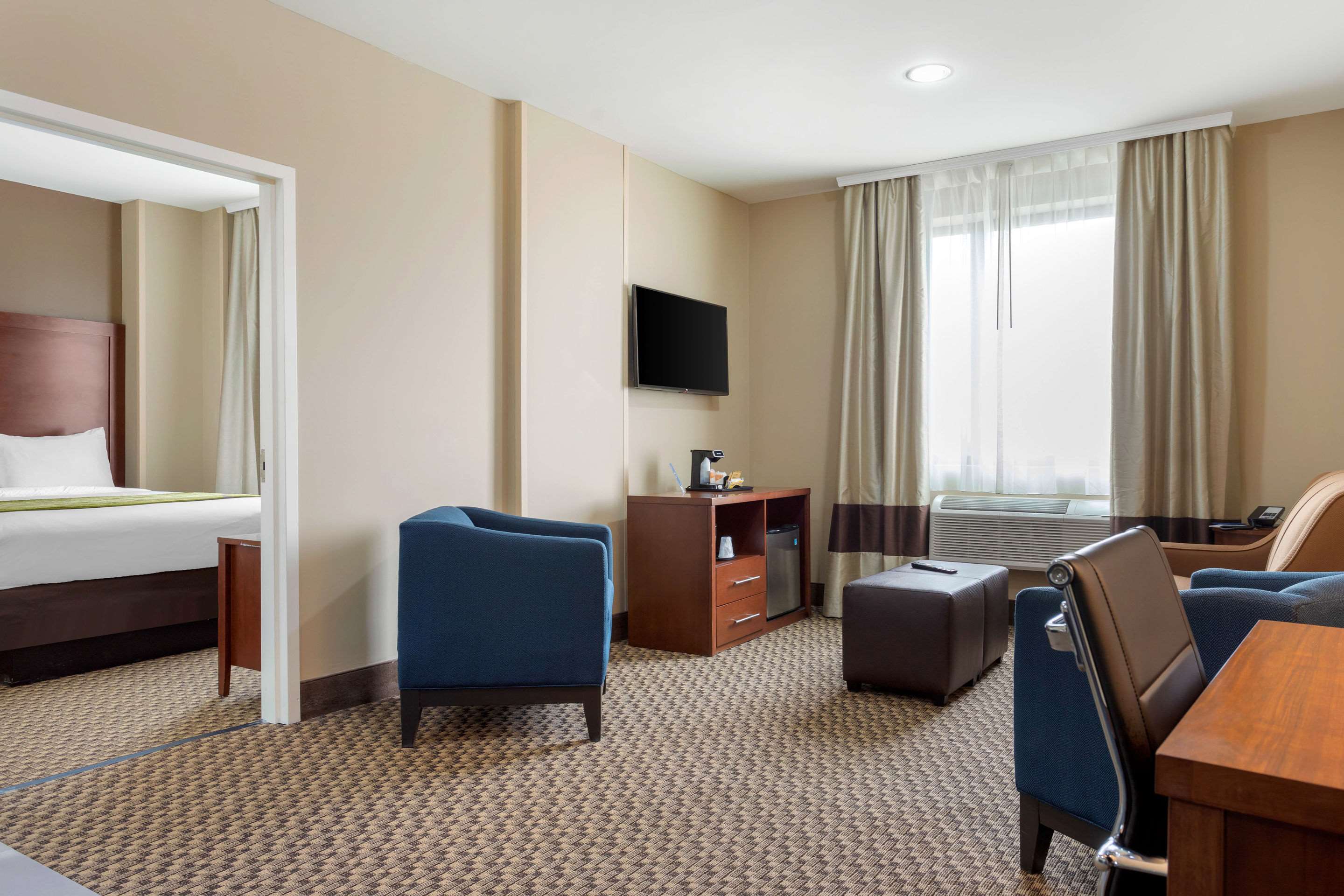 Comfort Inn & Suites Near Jfk Air Train Photo