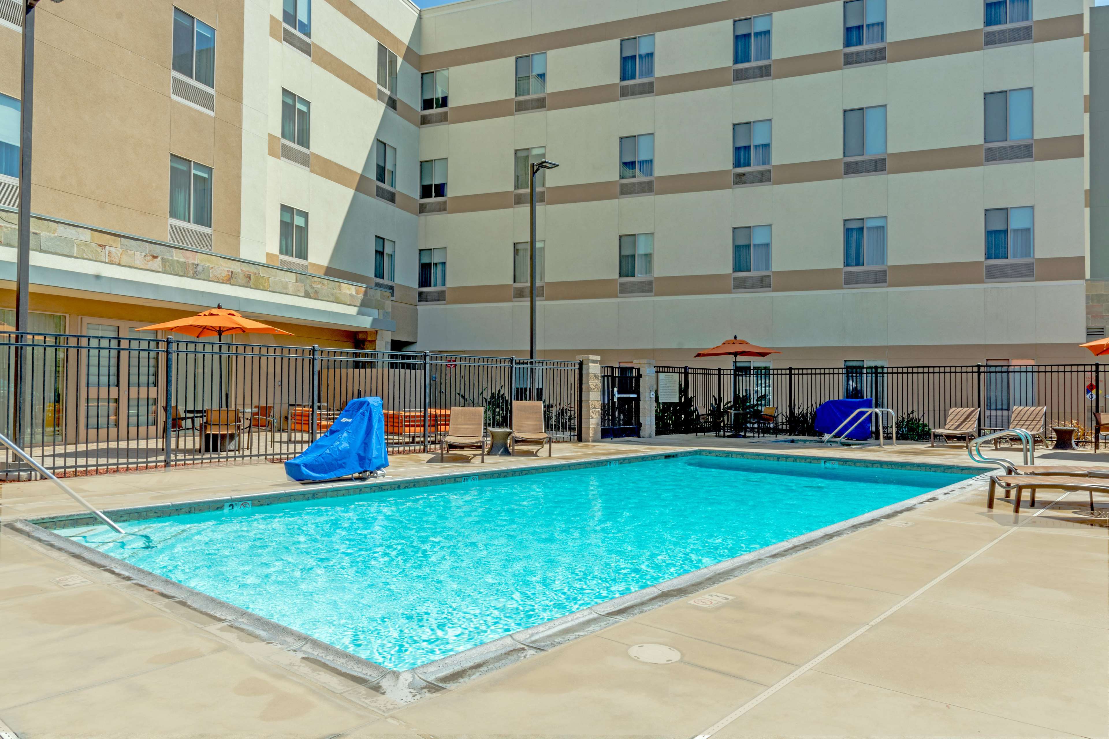 Hampton Inn & Suites Riverside/Corona East Photo