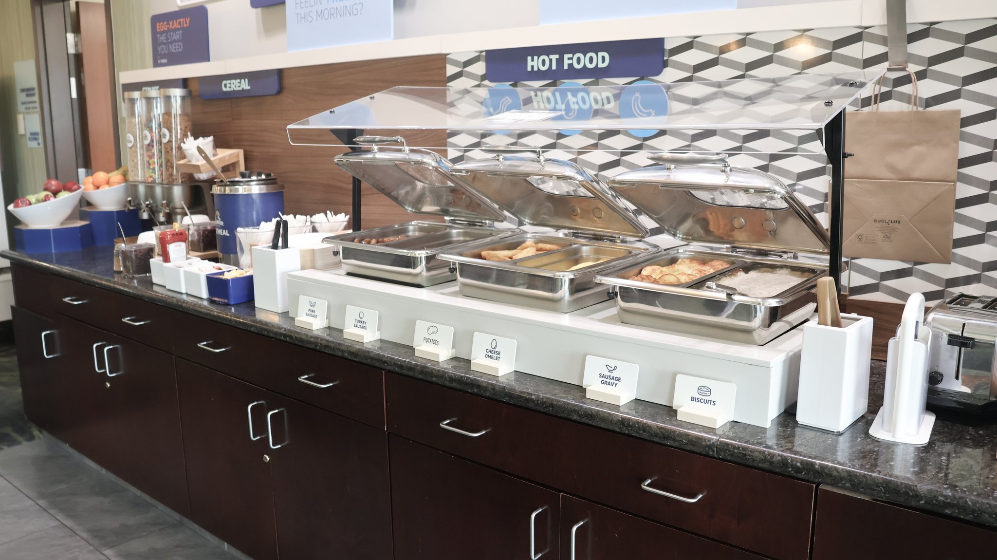 Holiday Inn Express & Suites Morton Peoria Area by IHG Image