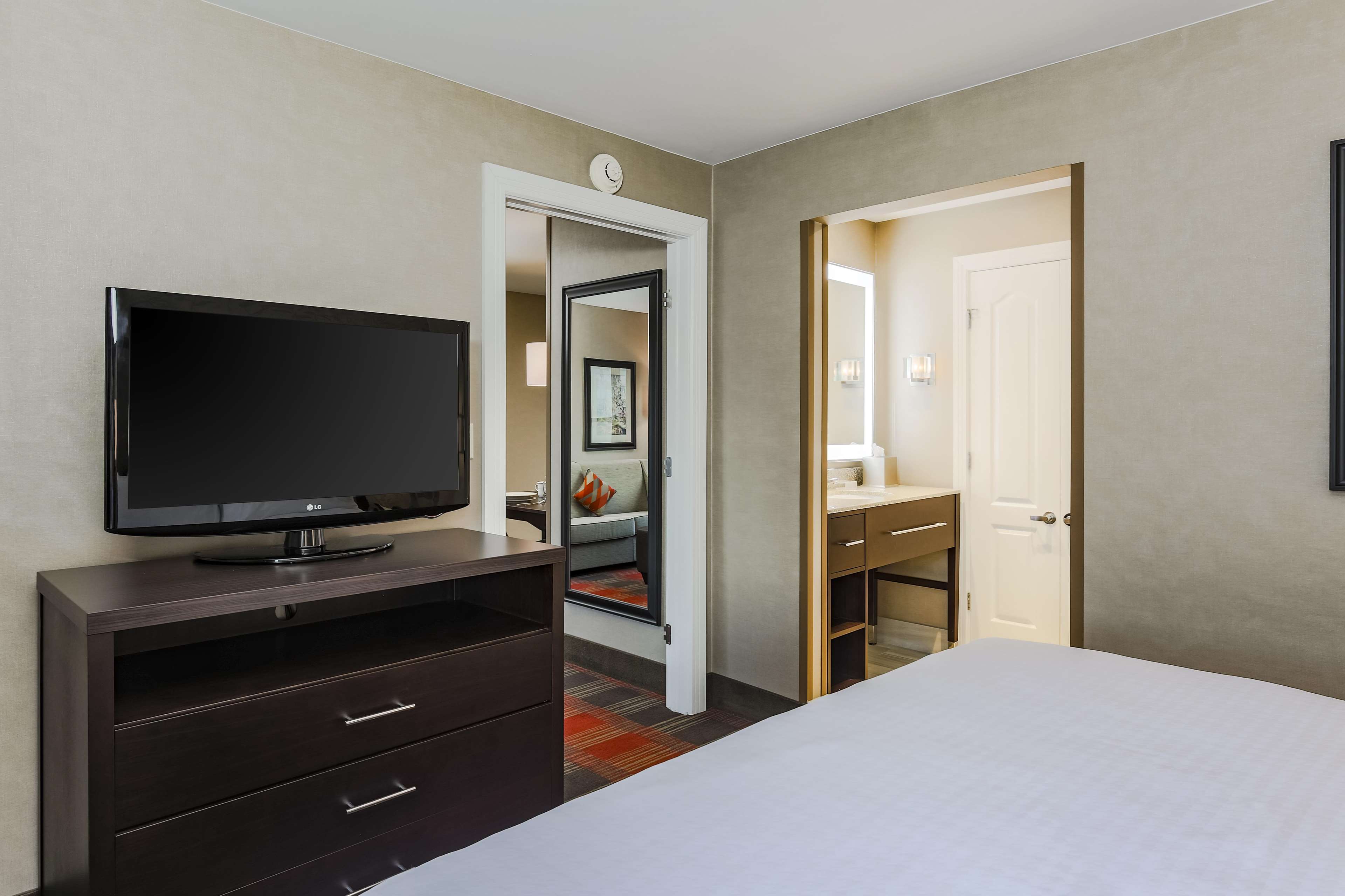 Homewood Suites by Hilton Long Island-Melville Photo