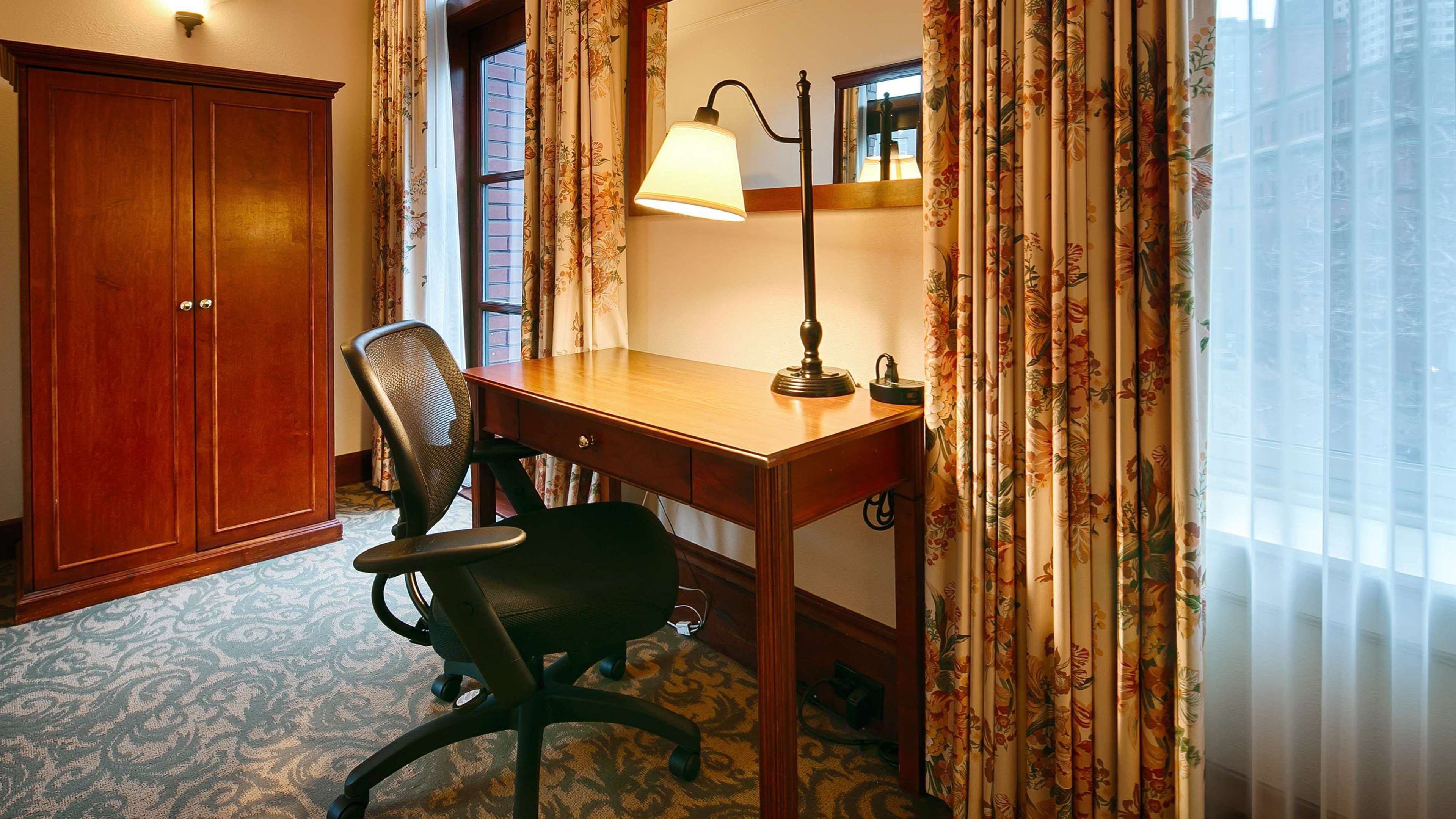 Best Western Plus Pioneer Square Hotel Downtown Photo