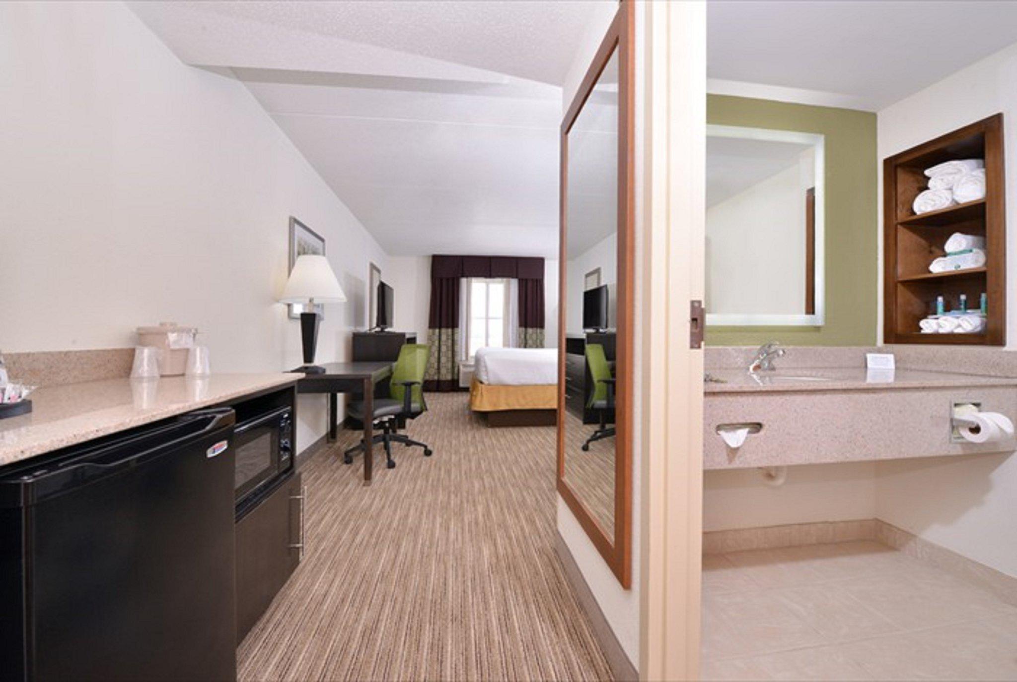 Holiday Inn Express & Suites Mooresville - Lake Norman Photo