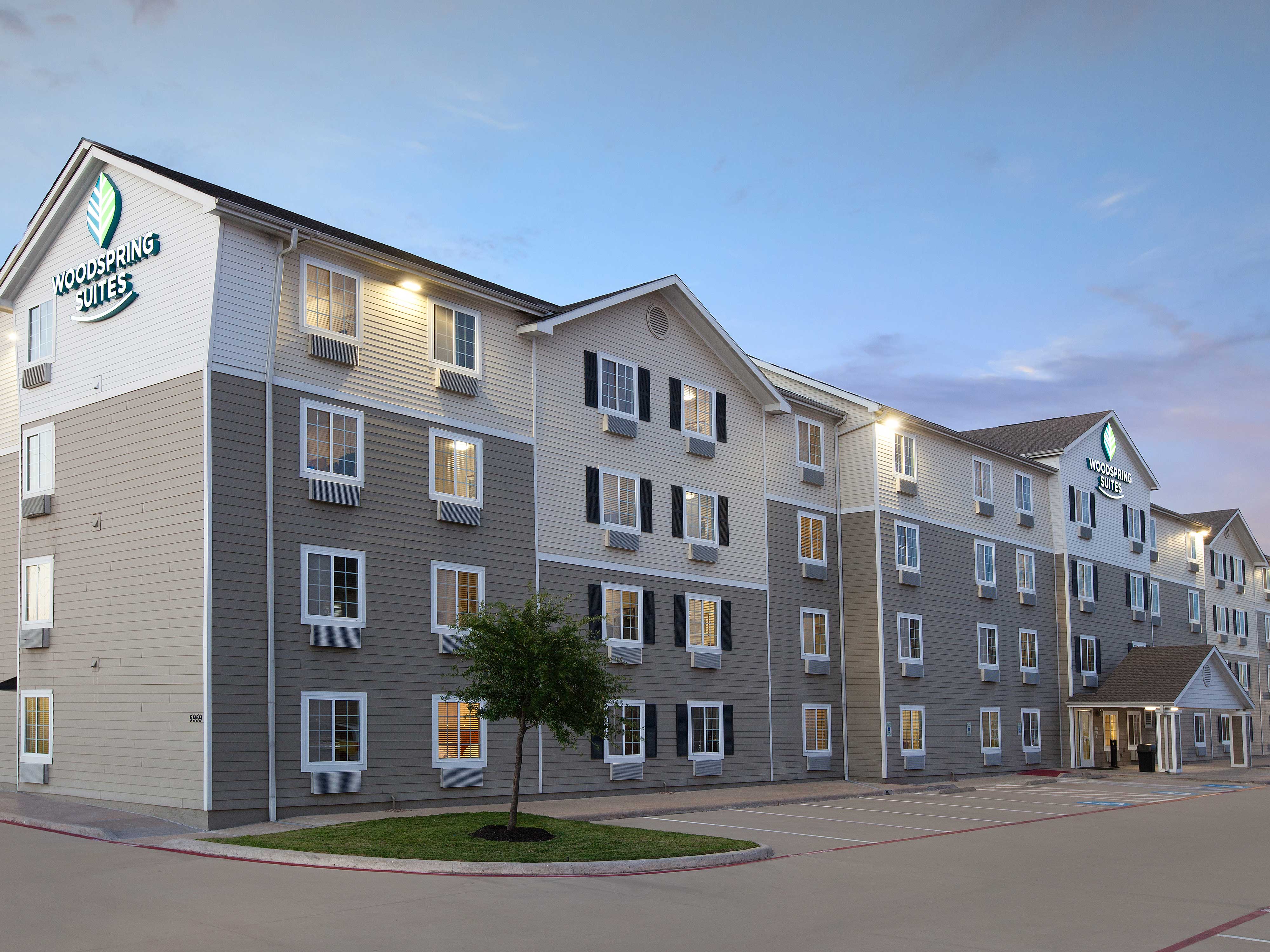 WoodSpring Suites Houston Westchase Photo