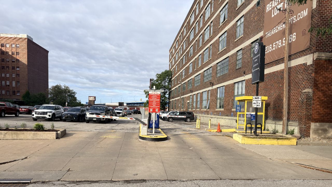 LAZ Parking - Big Lot