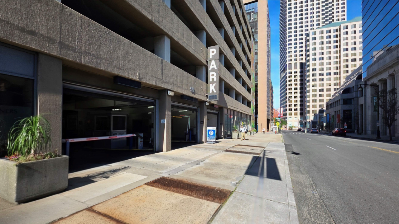 LAZ Parking - The Gold Building