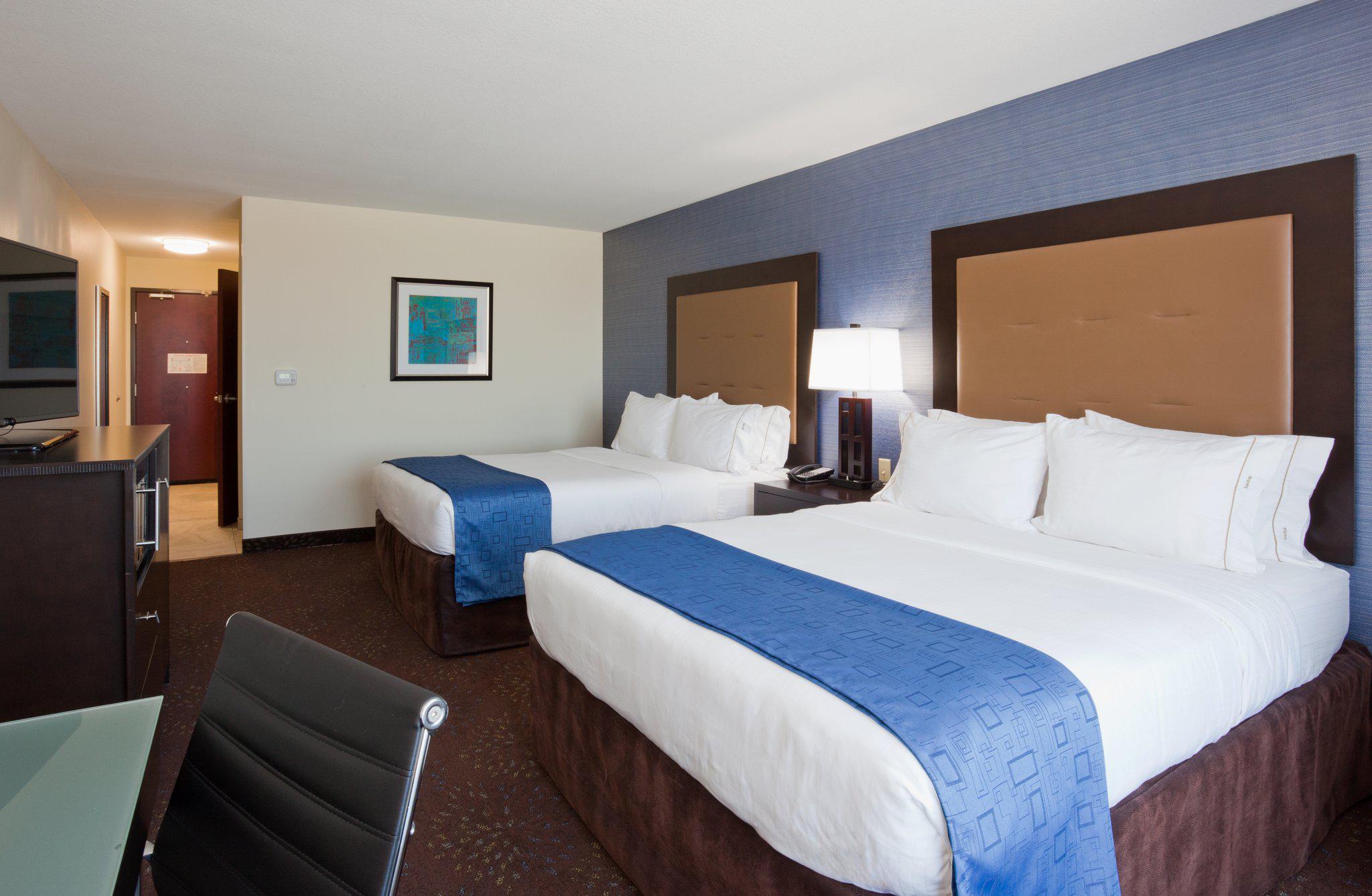 Holiday Inn Express & Suites Fort Dodge Photo