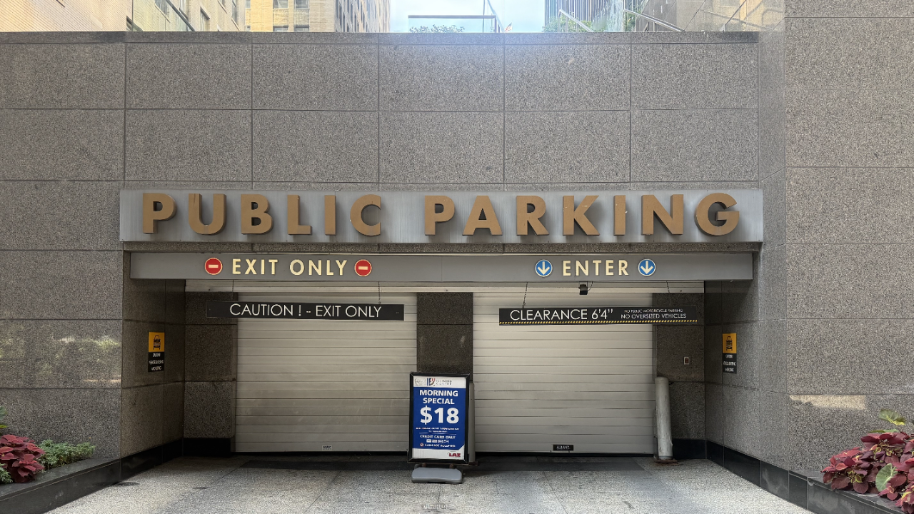 LAZ Parking - Illinois Center