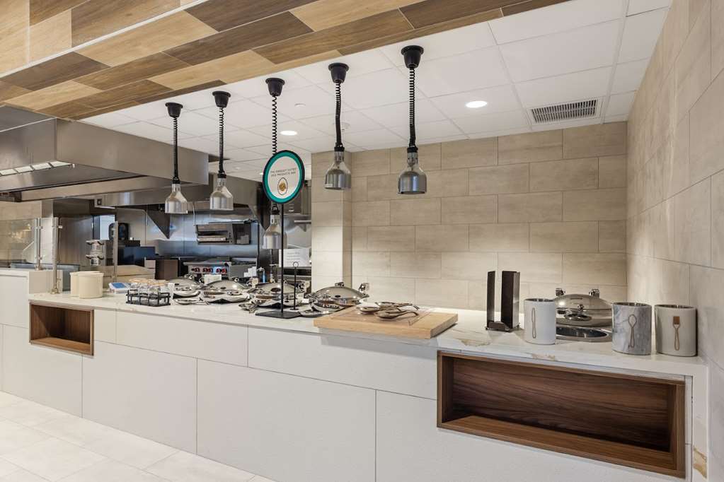 Embassy Suites by Hilton Irving Las Colinas Image